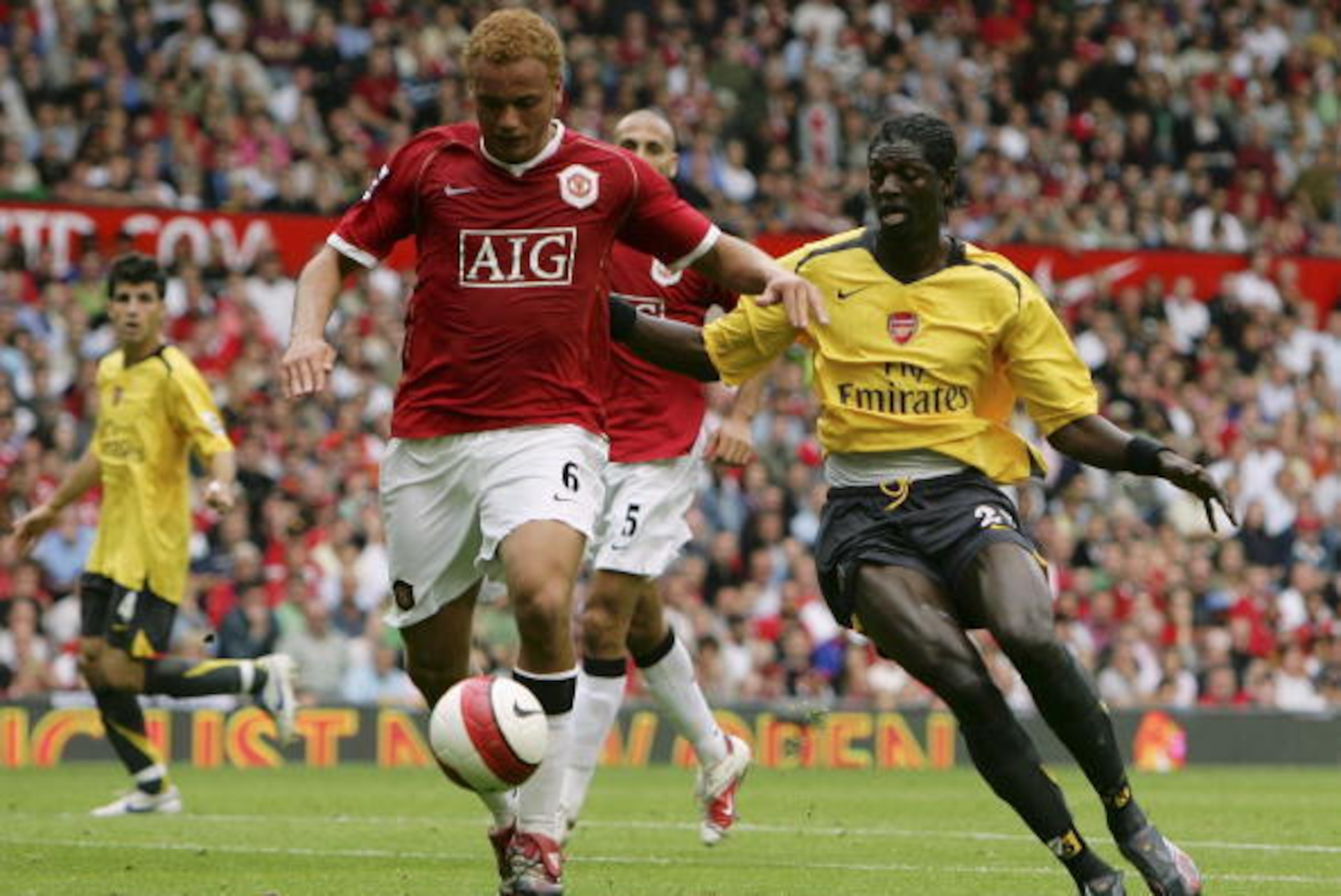 MANCHESTER, UNITED KINGDOM - SEPTEMBER 17:  Wes Brown (L) of Manchester United holds off the challenge from Emmanuel Adebayor of Arsenal during the Barclays Premiership match between Manchester United and Arsenal at Old Trafford on September 17, 2006 in M