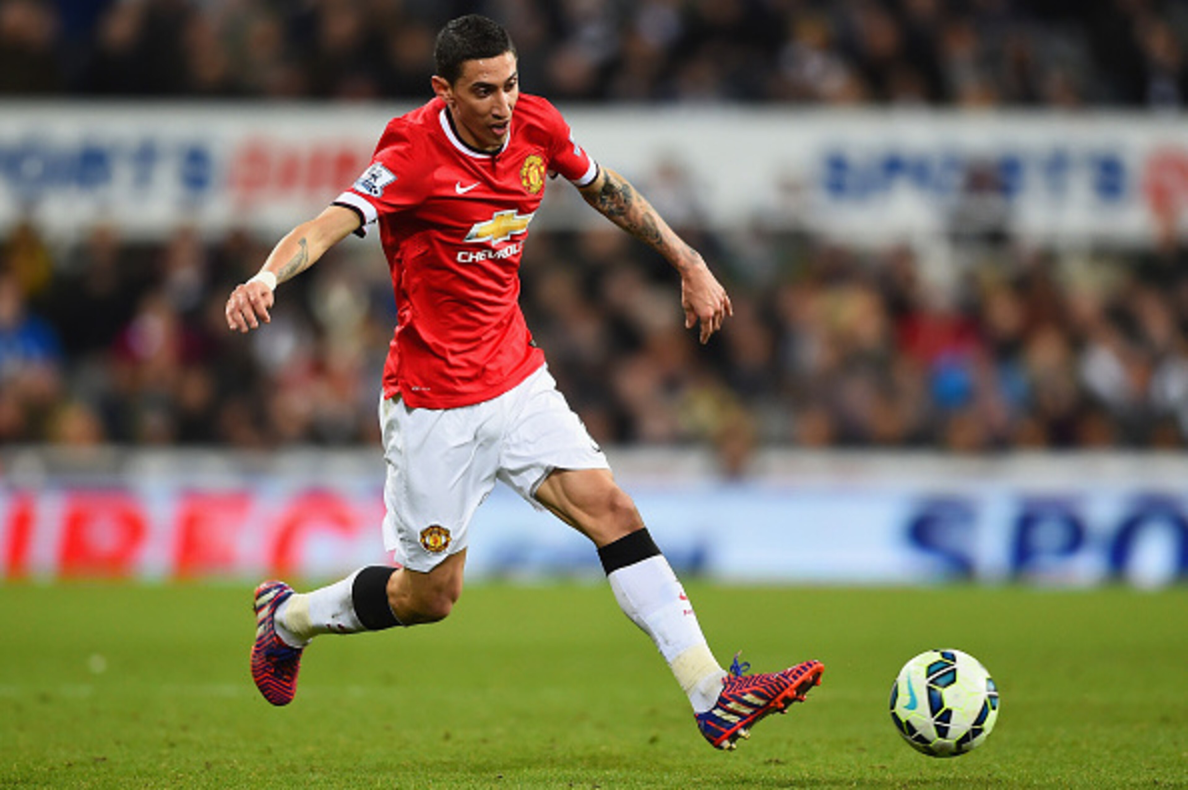 NEWCASTLE UPON TYNE, ENGLAND - MARCH 04: Angel di Maria of Manchester United on the ball during the Barclays Premier League match between Newcastle United and Manchester United at St James' Park on March 4, 2015 in Newcastle upon Tyne, England.  (Photo by