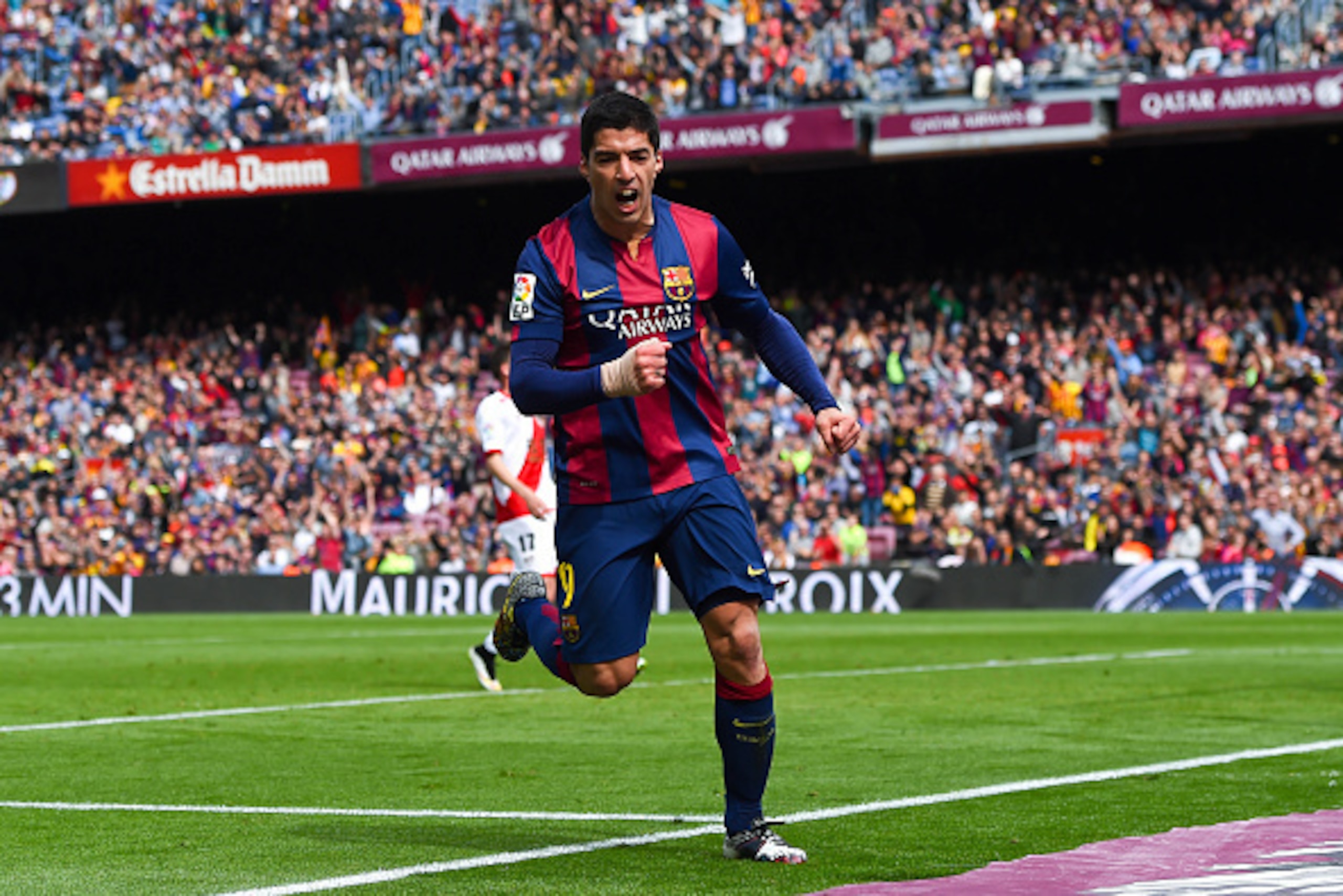 BARCELONA, SPAIN - MARCH 08:  Luis Suarez of FC Barcelona celebrates after scoring his team's sixth goal during the La Liga match between FC Barcelona and Rayo Vallecano de Madrid at Camp Nou on March 8, 2015 in Barcelona, Spain.  (Photo by David Ramos/Ge