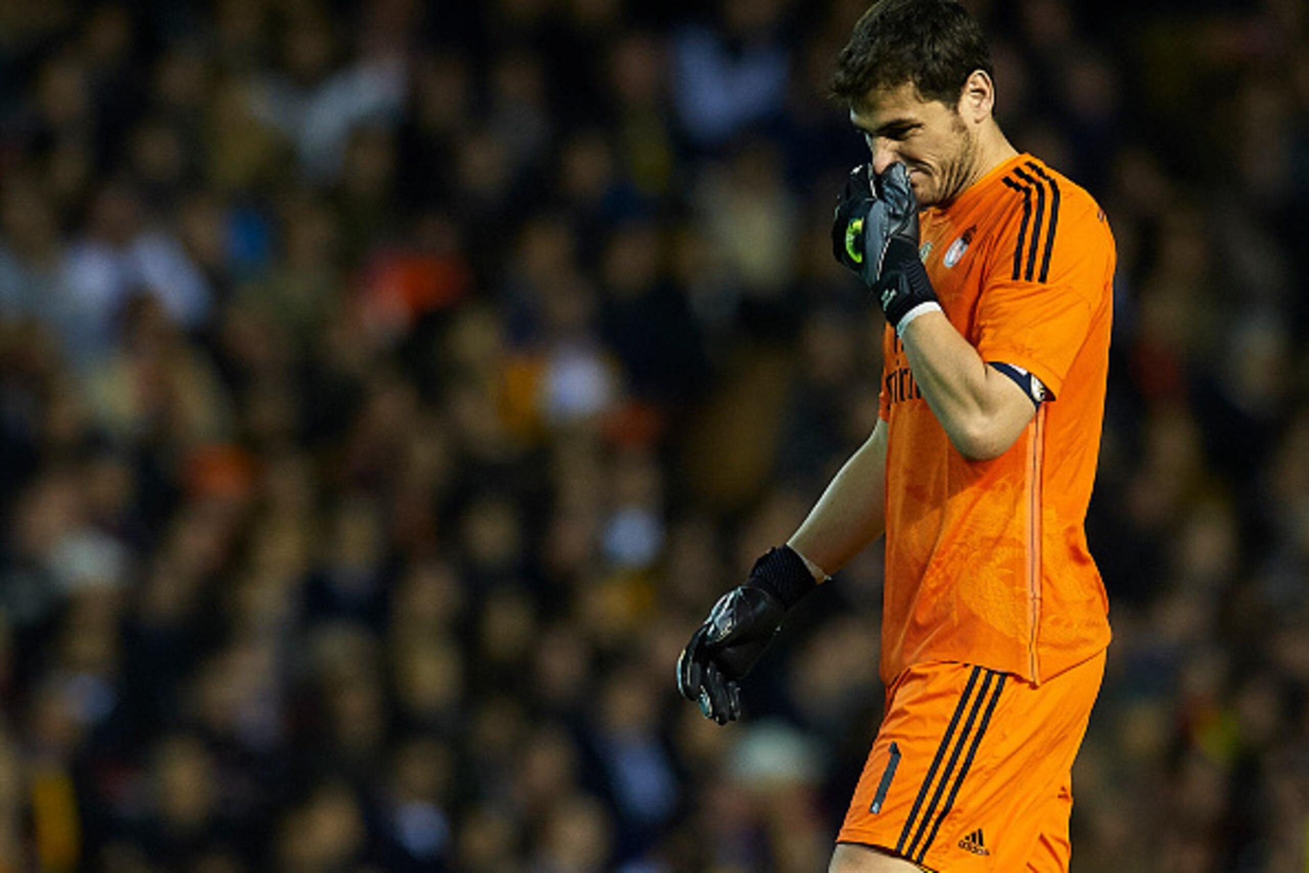VALENCIA, SPAIN - JANUARY 04:  Iker Casillas of Real Madrid reacts during the La Liga match between Valencia CF and Real Madrid CF at Estadi de Mestalla on January 4, 2015 in Valencia, Spain.  (Photo by Manuel Queimadelos Alonso/Getty Images)