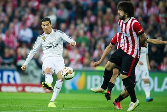 BILBAO, SPAIN - MARCH 07:  Cristiano Ronaldo of Real Madrid controls the ball during the La Liga match between Athletic Club Bilbao and Real Madrid CF at San Mames Stadium on March 7, 2015 in Bilbao, Spain.  (Photo by Juan Manuel Serrano Arce/Getty Images