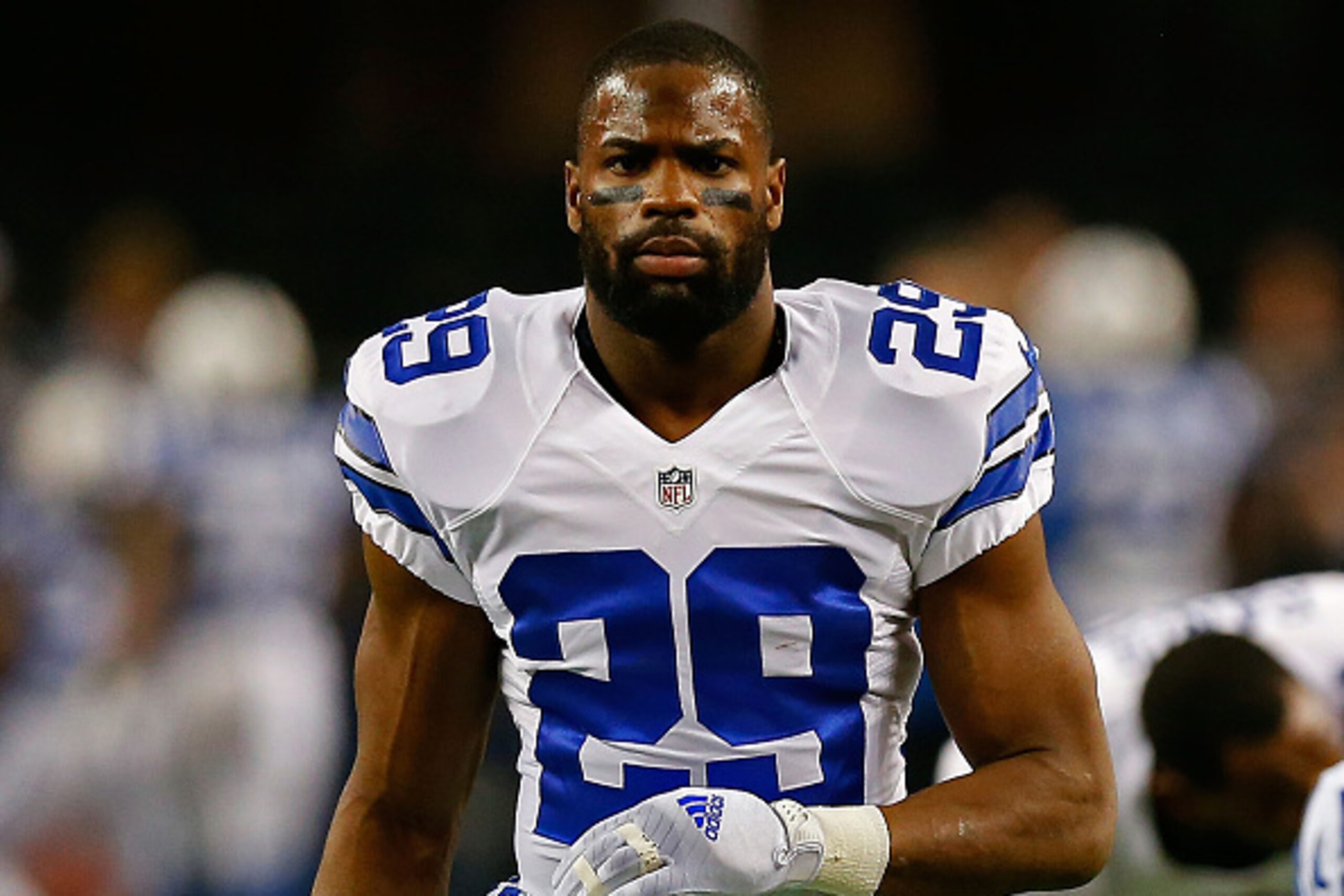 ARLINGTON, TX - DECEMBER 21:  DeMarco Murray #29 of the Dallas Cowboys goes through pregame drills before their game against the Indianapolis Colts at AT&T Stadium on December 21, 2014 in Arlington, Texas.  (Photo by Tom Pennington/Getty Images)