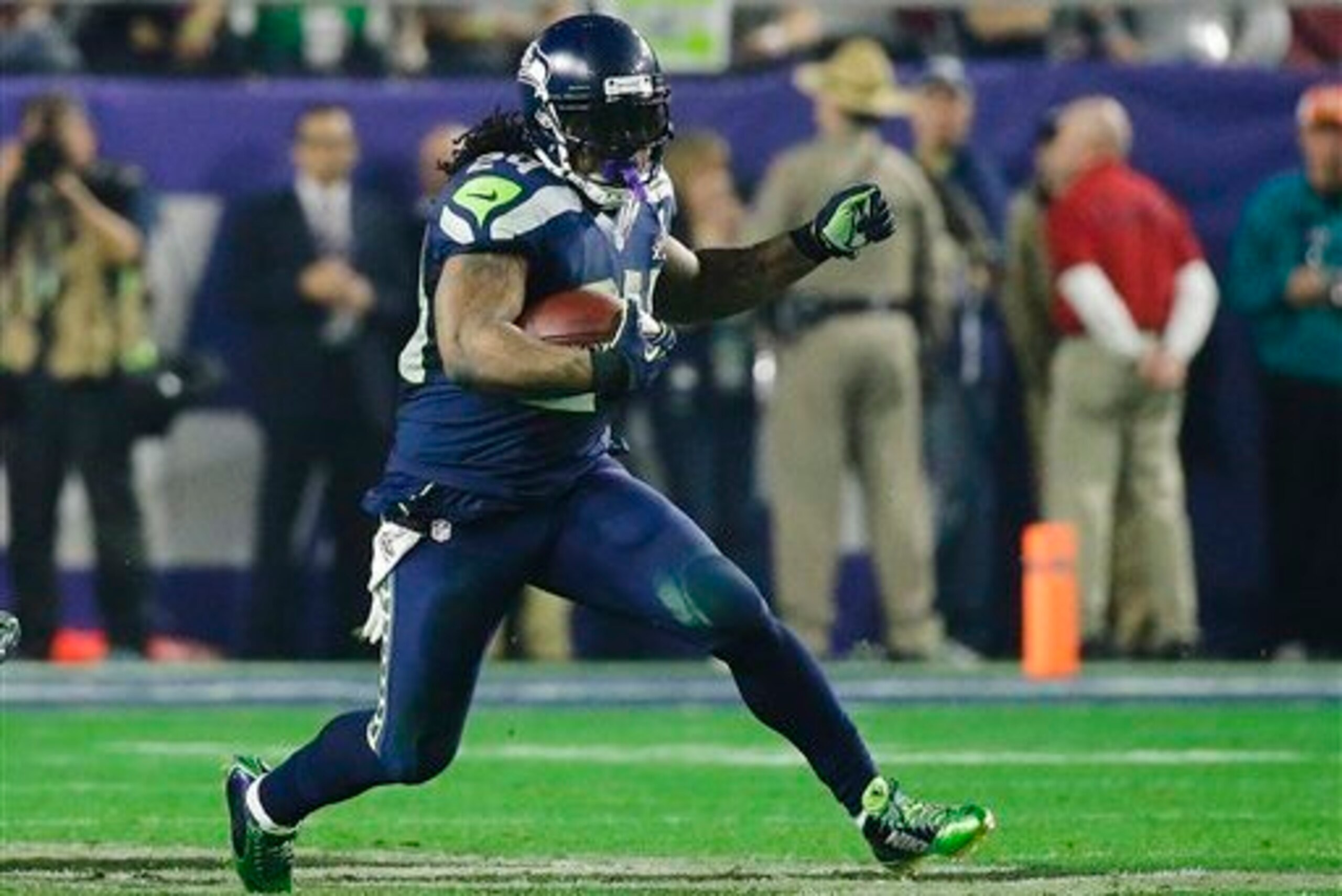 Does Marshawn Lynch's Contract Justify Adrian Peterson's?