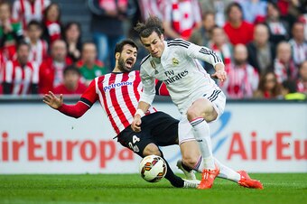 BILBAO, SPAIN - MARCH 07:  Gareth Bale of Real Madrid CF duels for the ball with Mikel Balenziaga of Athletic Club Bilbao during the La Liga match between Athletic Club Bilbao and Real Madrid CF at San Mames Stadium on March 7, 2015 in Bilbao, Spain.  (Ph
