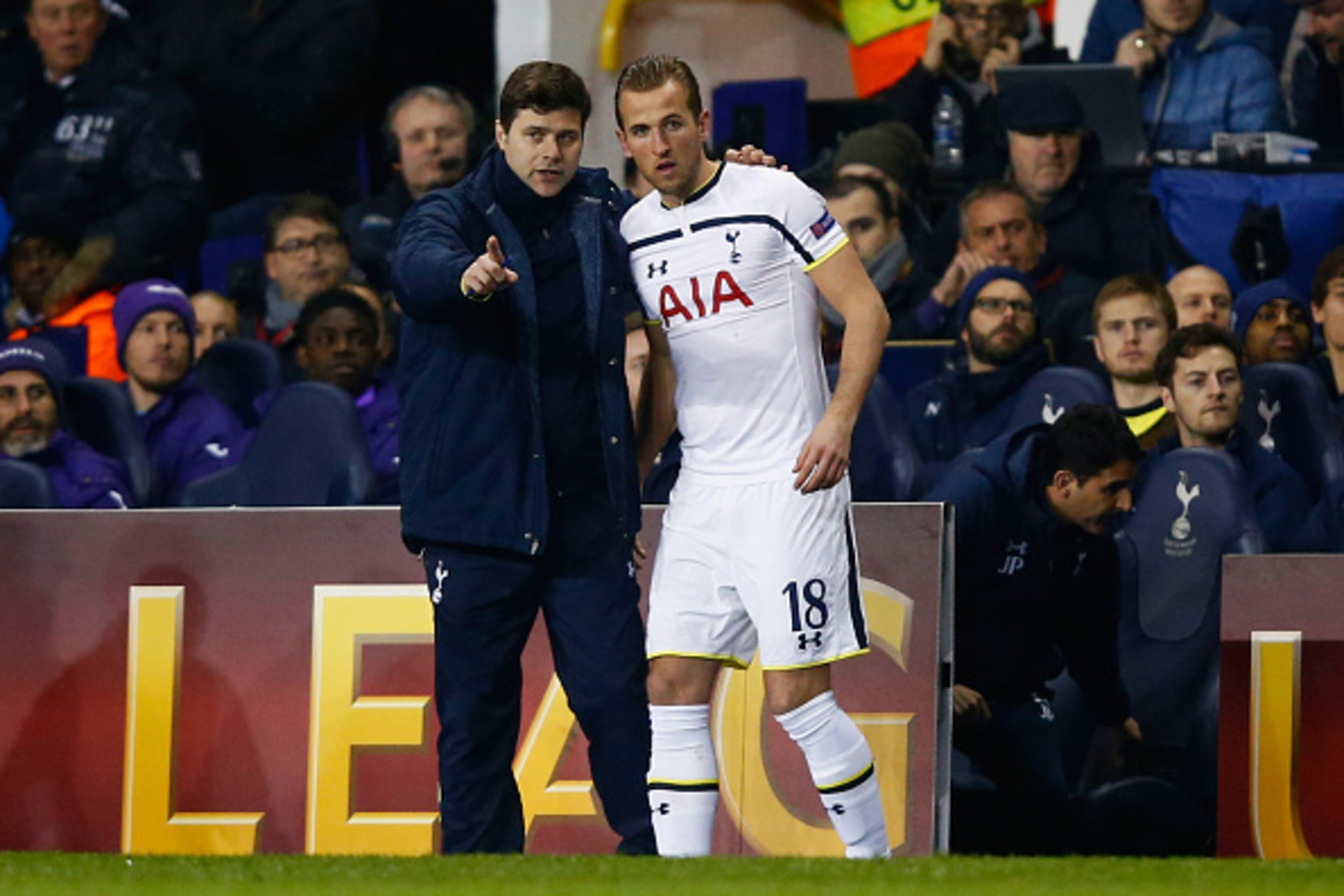 LONDON, ENGLAND - FEBRUARY 19:  Mauricio Pochettino manager of Spurs talks to substitute Harry Kane of Spurs during the UEFA Europa League Round of 32 first leg match between Tottenham Hotspur FC and ACF Fiorentina at White Hart Lane on February 19, 2015 