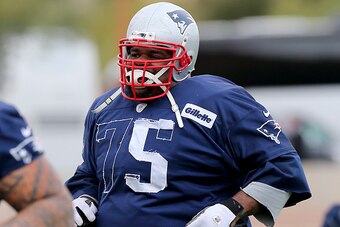 TEMPE, AZ - JANUARY 29:  Vince Wilfork #75 of the New England Patriots warms up during the New England Patriots Super Bowl XLIX Practice on January 29, 2015 at the Arizona Cardinals Practice Facility in Tempe, Arizona.  (Photo by Elsa/Getty Images)