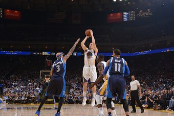 OAKLAND, CA - MARCH 6: Klay Thompson #11 of the Golden State Warriors shoots against Charlie Villanueva #3 of the Dallas Mavericks on March 6, 2015 at Oracle Arena in Oakland, California. NOTE TO USER: User expressly acknowledges and agrees that, by downl