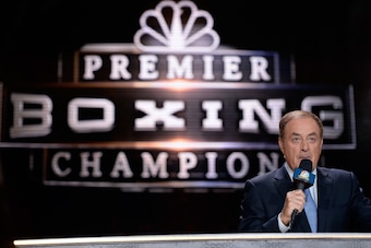 LAS VEGAS, NV - MARCH 07:  Television personality Al Michaels, of NBC, broadcasts prior to a Premier Boxing Champions bout in the MGM Grand Garden Arena on March 7, 2015 in Las Vegas, Nevada.  (Photo by Harry How/Getty Images)