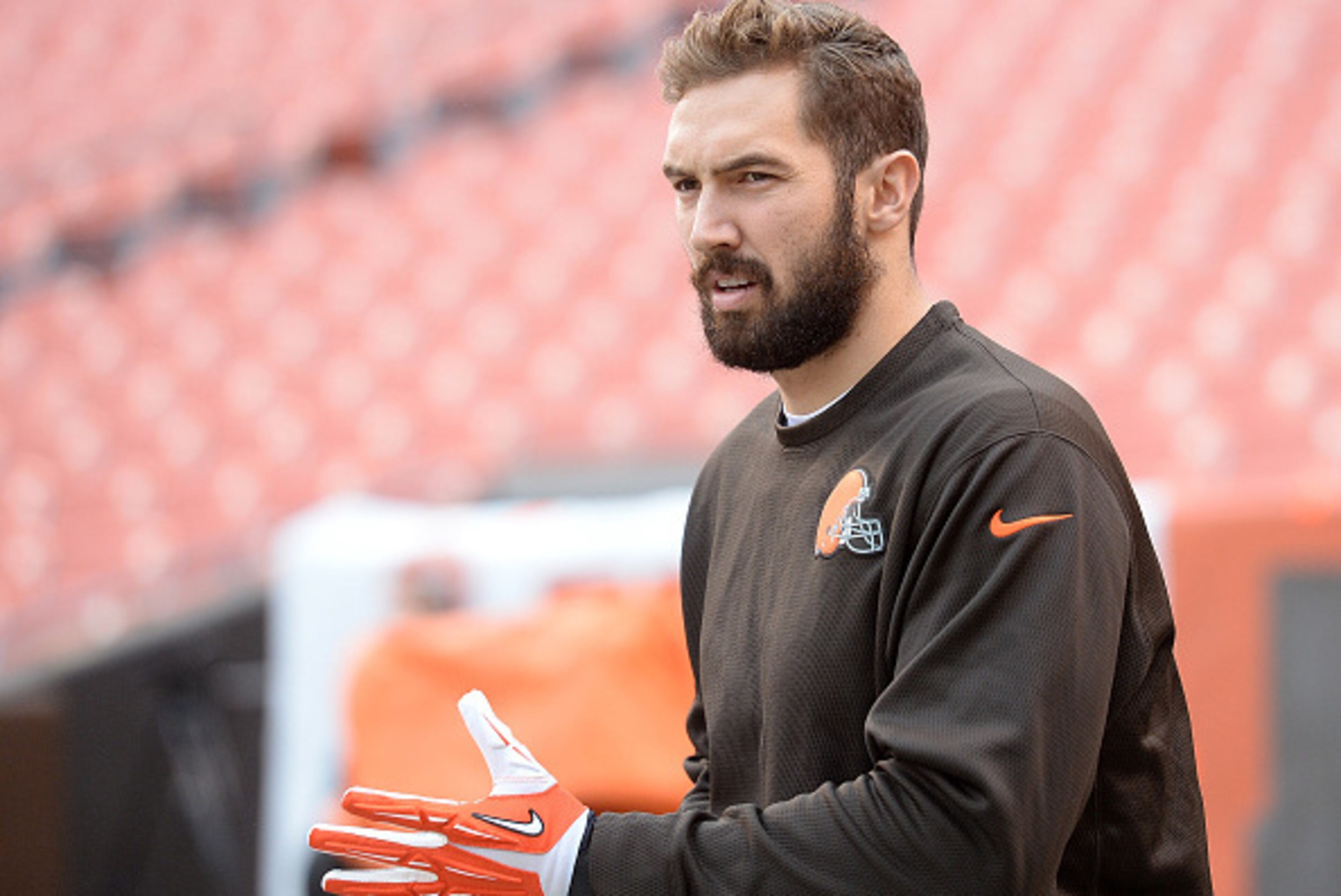 CLEVELAND, OH - DECEMBER 14: Jordan Cameron #84 of the Cleveland Browns warms up prior to the game against the Cincinnati Bengals at FirstEnergy Stadium on December 14, 2014 in Cleveland, Ohio. (Photo by Jason Miller/Getty Images) CLEVELAND, OH - DECEMBER 14: Jordan Cameron #84 of the Cleveland Browns warms up prior to the game against the Cincinnati Bengals at FirstEnergy Stadium on December 14, 2014 in Cleveland, Ohio. (Photo by Jason Miller/Getty Images)