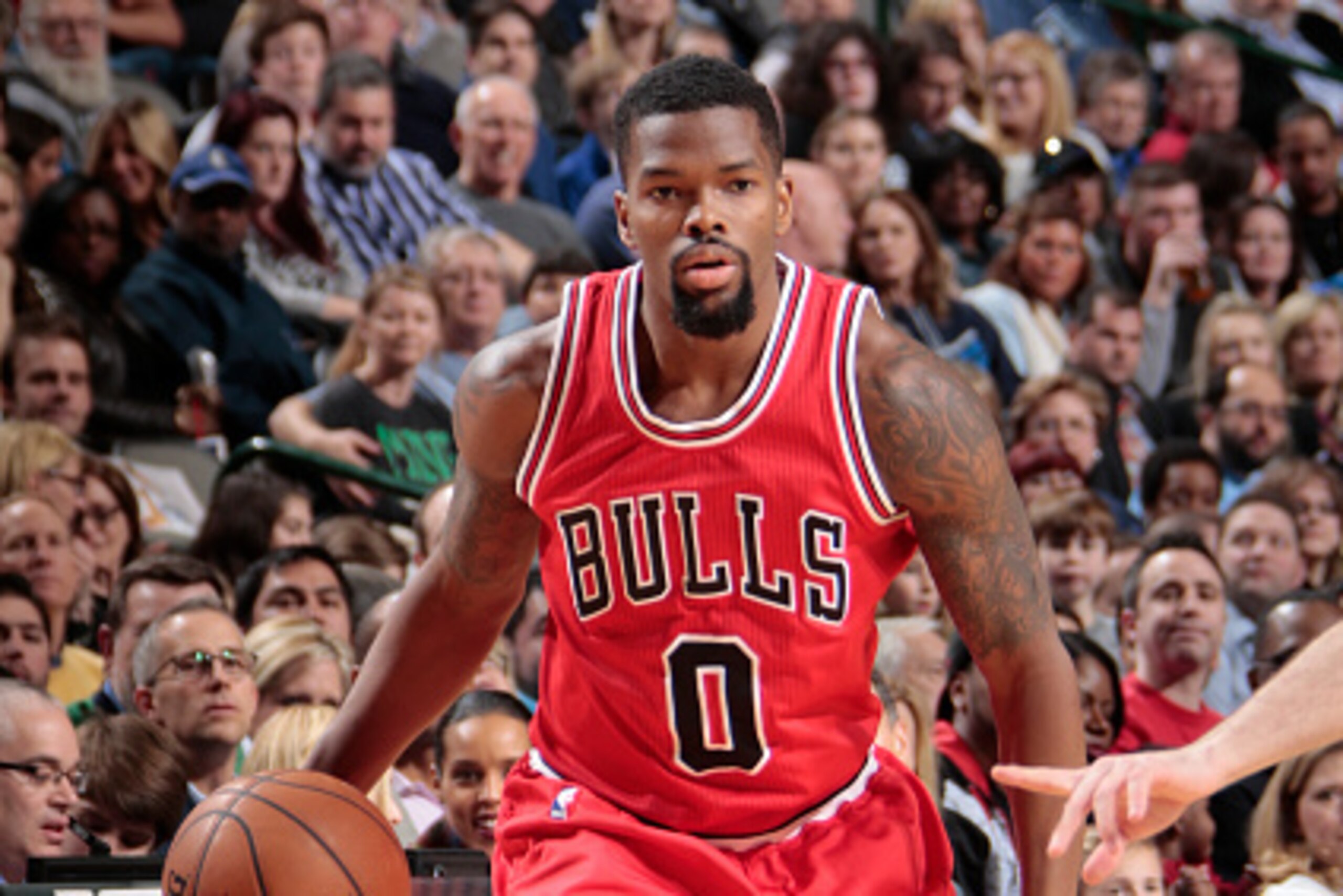 DALLAS, TX - JANUARY 23:  Aaron Brooks #0 of the Chicago Bulls dribbles the ball against the Dallas Mavericks on January 23, 2015 at the American Airlines Center in Dallas, Texas. NOTE TO USER: User expressly acknowledges and agrees that, by downloading a