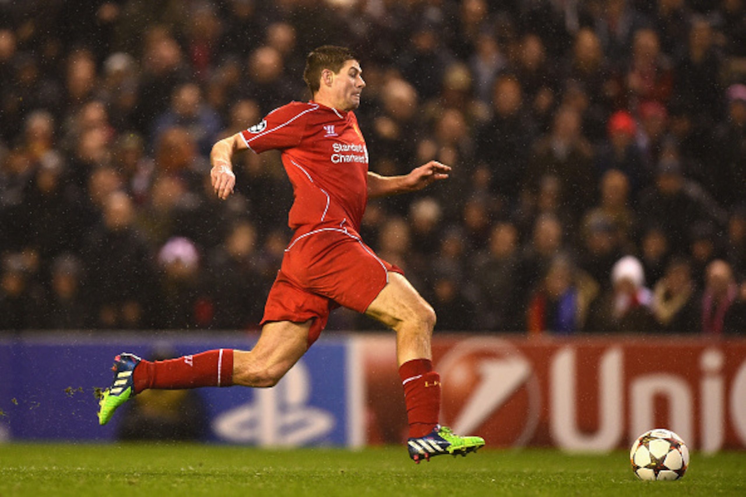 LIVERPOOL, ENGLAND - DECEMBER 09: Steven Gerrard of Liverpool in action during the UEFA Champions League Group B match between Liverpool and FC Basel on December 9, 2014 in Liverpool, United Kingdom. (Photo by Laurence Griffiths/Getty Images) LIVERPOOL, ENGLAND - DECEMBER 09: Steven Gerrard of Liverpool in action during the UEFA Champions League Group B match between Liverpool and FC Basel on December 9, 2014 in Liverpool, United Kingdom. (Photo by Laurence Griffiths/Getty Images)