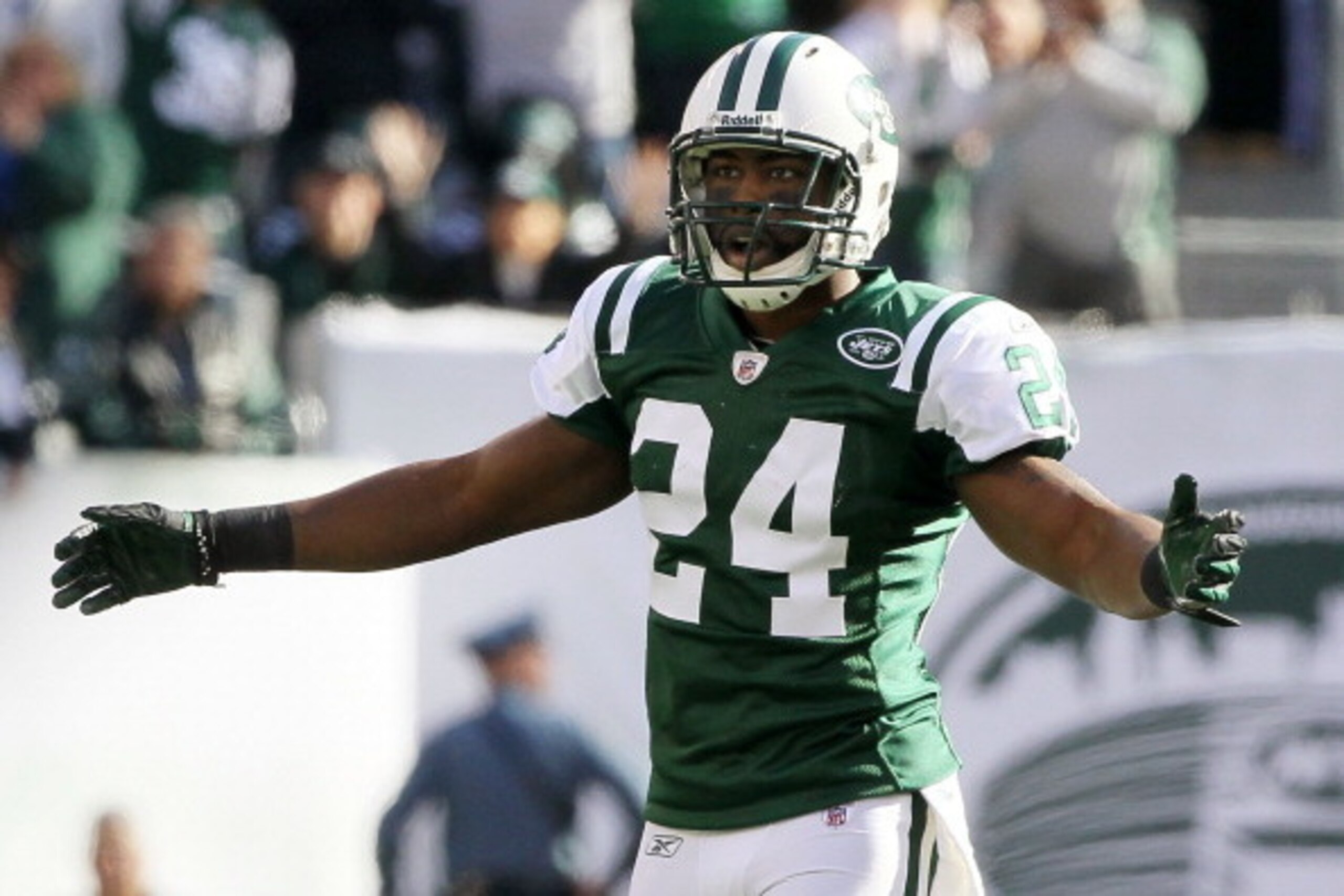 EAST RUTHERFORD, NJ - OCTOBER 31:  Darrelle Revis #24 of the New York Jets reacts against the Green Bay Packers on October 31, 2010 at the New Meadowlands Stadium in East Rutherford, New Jersey.  (Photo by Jim McIsaac/Getty Images)