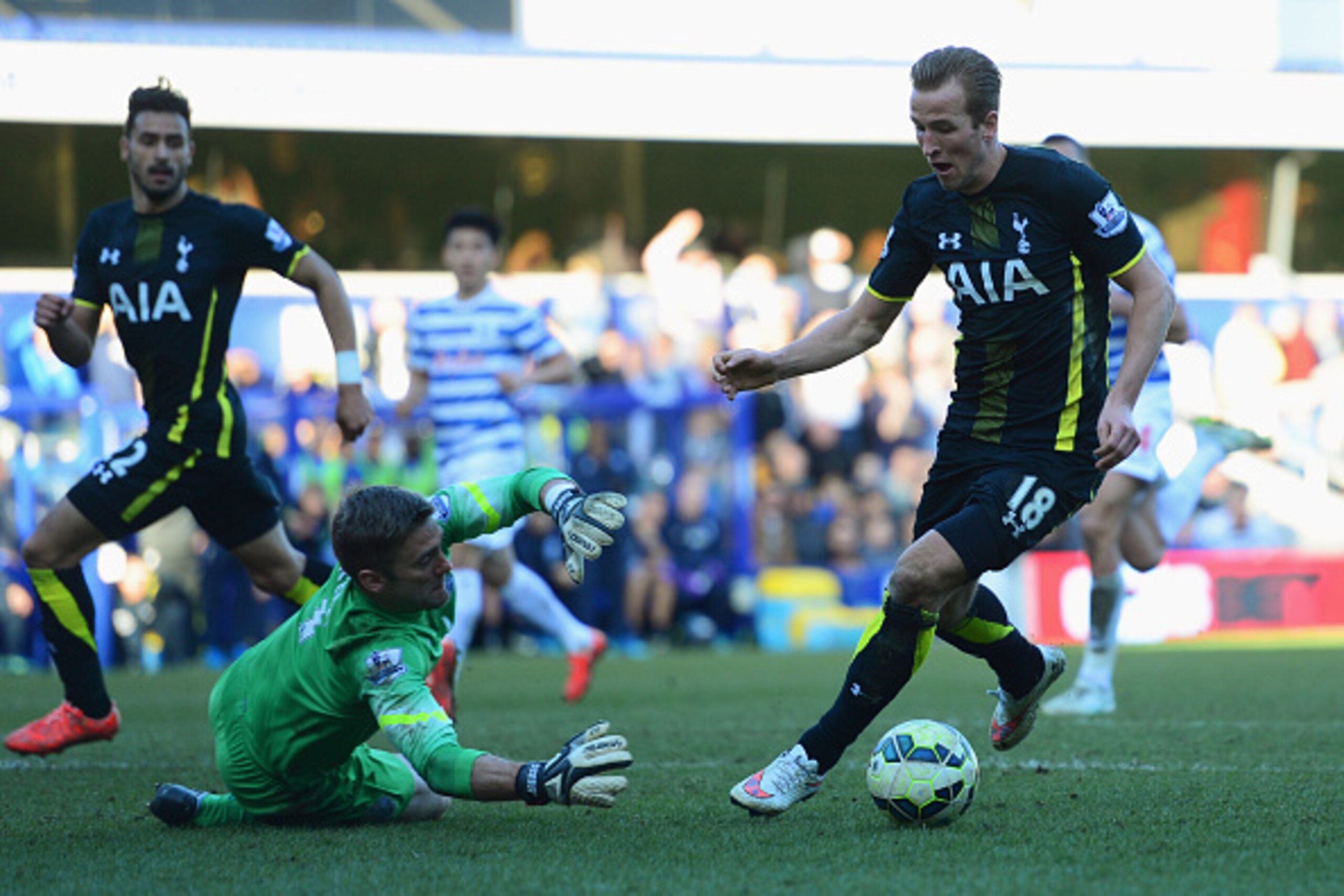 LONDON, ENGLAND - MARCH 07:  Harry Kane of Spurs beats goalkeeper Robert Green of QPR as he scores their second goal during the Barclays Premier League match between Queens Park Rangers and Tottenham Hotspur at Loftus Road on March 7, 2015 in London, Engl