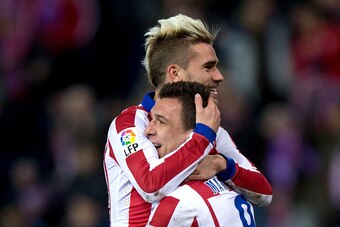 MADRID, SPAIN - FEBRUARY 21:  Antoine Griezmann (L) of Atletico de Madrid celebrates scoring their second goal with teammate Mario Mandzukic during the La Liga match between Club Atletico de Madrid and UD Almeria at Vicente Calderon Stadium on February 21