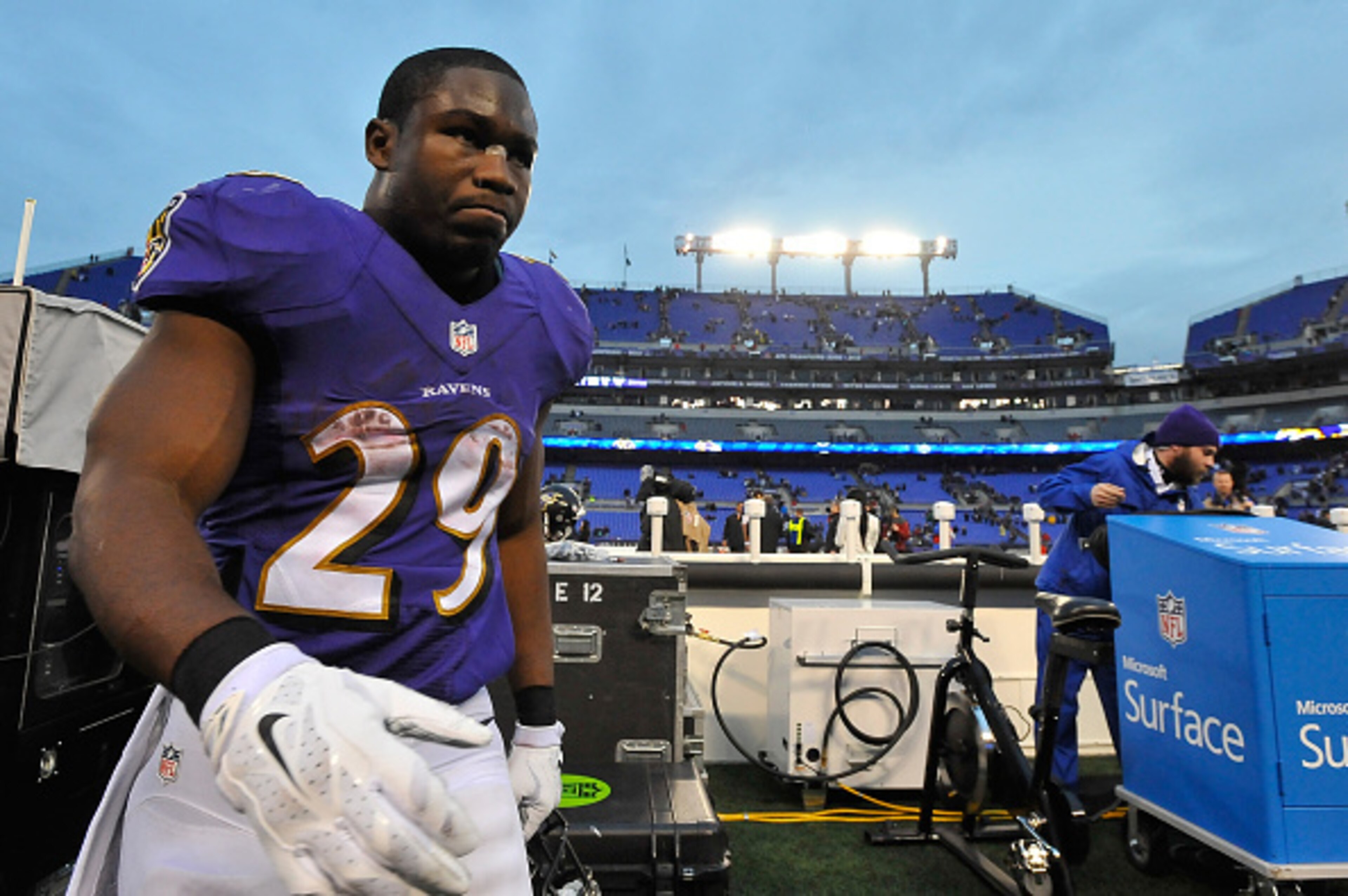 BALTIMORE, MD - DECEMBER 28: Runningback Justin Forsett #29 of the Baltimore Ravens leaves the field after the game against the Cleveland Browns at M&T Bank Stadium on December 28, 2014 in Baltimore, Maryland. The Ravens defeated the Browns 20-10.  (Photo