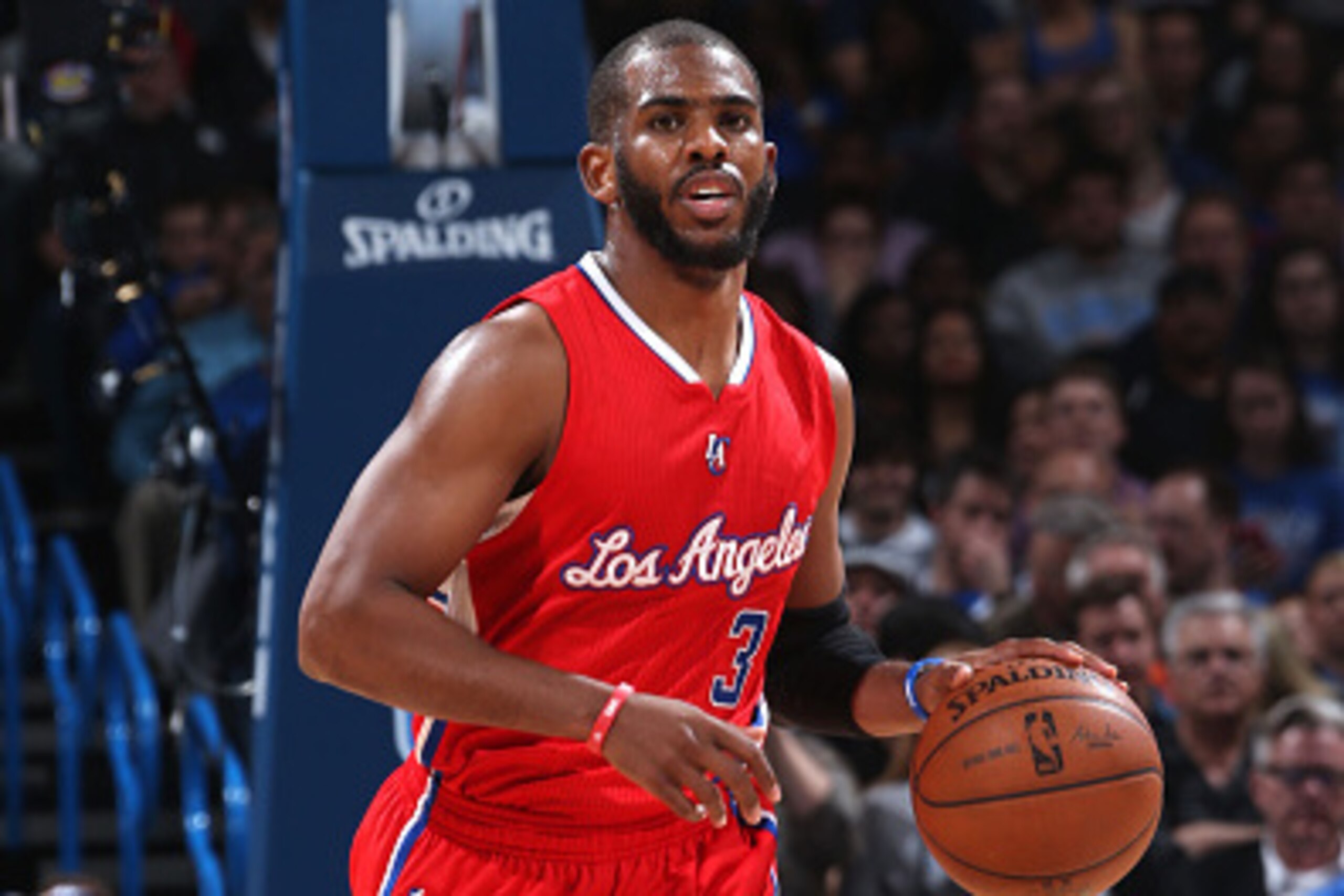 OKLAHOMA CITY, OK - MARCH 11: Chris Paul #3 of the Los Angeles Clippers handles the ball against the Oklahoma City Thunder on March 11, 2015 at the Chesapeake Energy Arena in Oklahoma City, Oklahoma. NOTE TO USER: User expressly acknowledges and agrees th