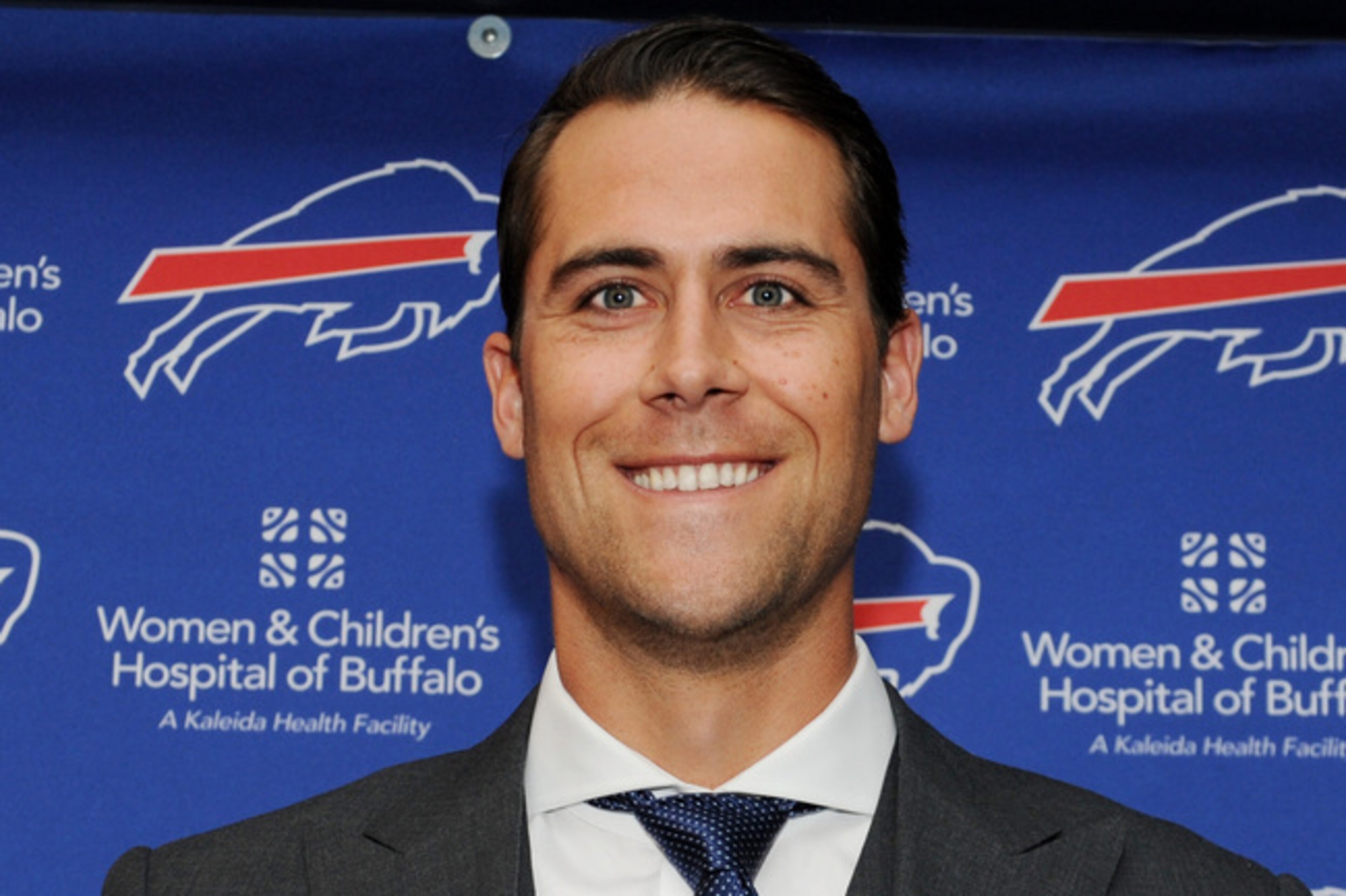 Ten-year veteran Matt Cassel will compete with EJ Manuel in training camp for the Bills' starting quarterback job.