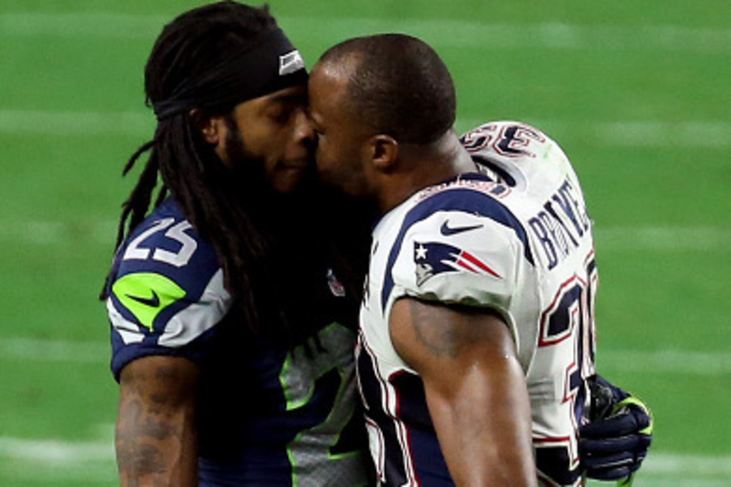 GLENDALE, AZ - FEBRUARY 01:  Richard Sherman #25 of the Seattle Seahawks and former teammate Brandon Browner #39 of the New England Patriots exchange words late in the fourth quarter during Super Bowl XLIX at University of Phoenix Stadium on February 1, 2