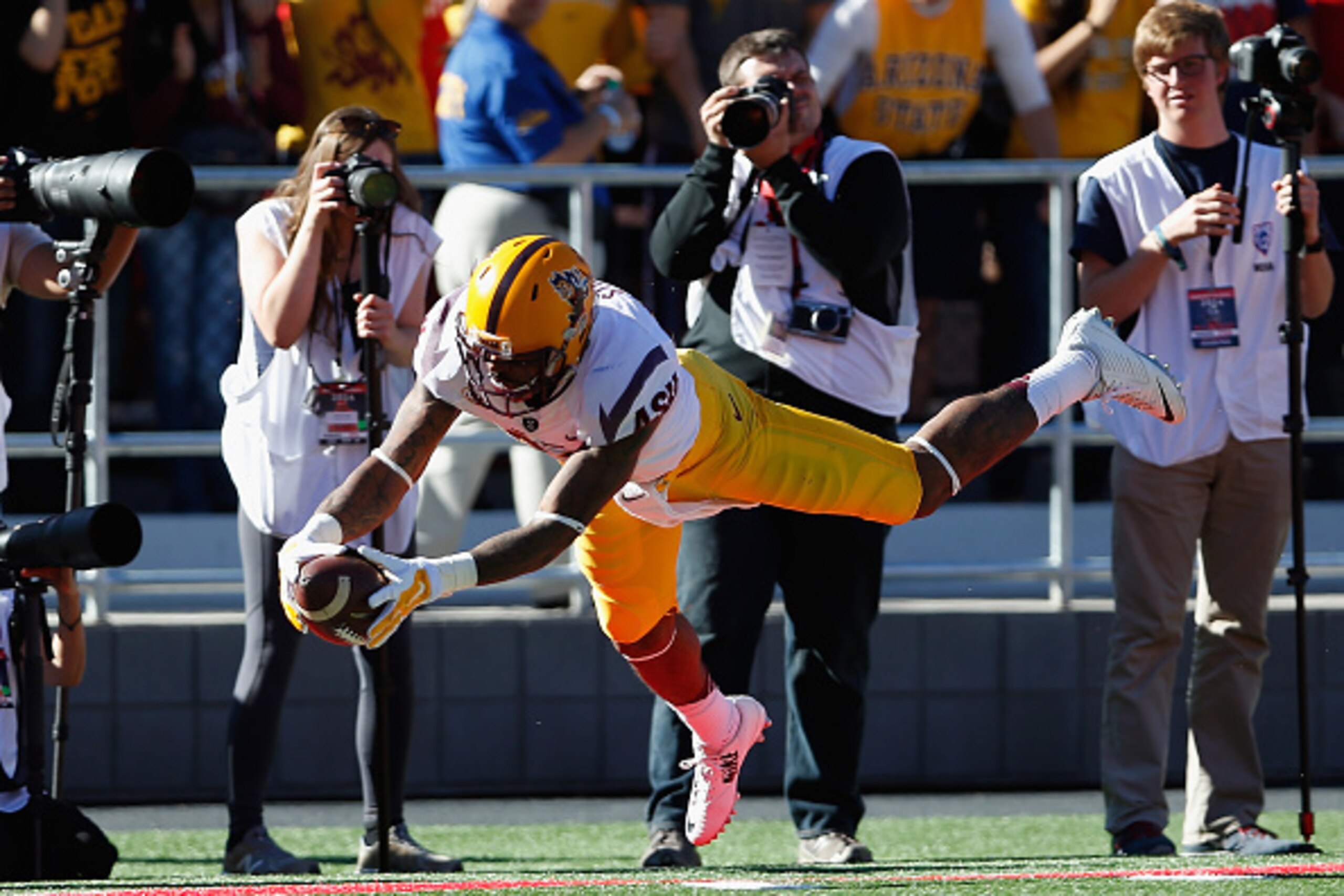 TUCSON, AZ - NOVEMBER 28:  Wide receiver Jaelen Strong #21 of the Arizona State Sun Devils dives short of the endzone after a reception in the first quarter during the Territorial Cup college football game against the Arizona Wildcats at Arizona Stadium o