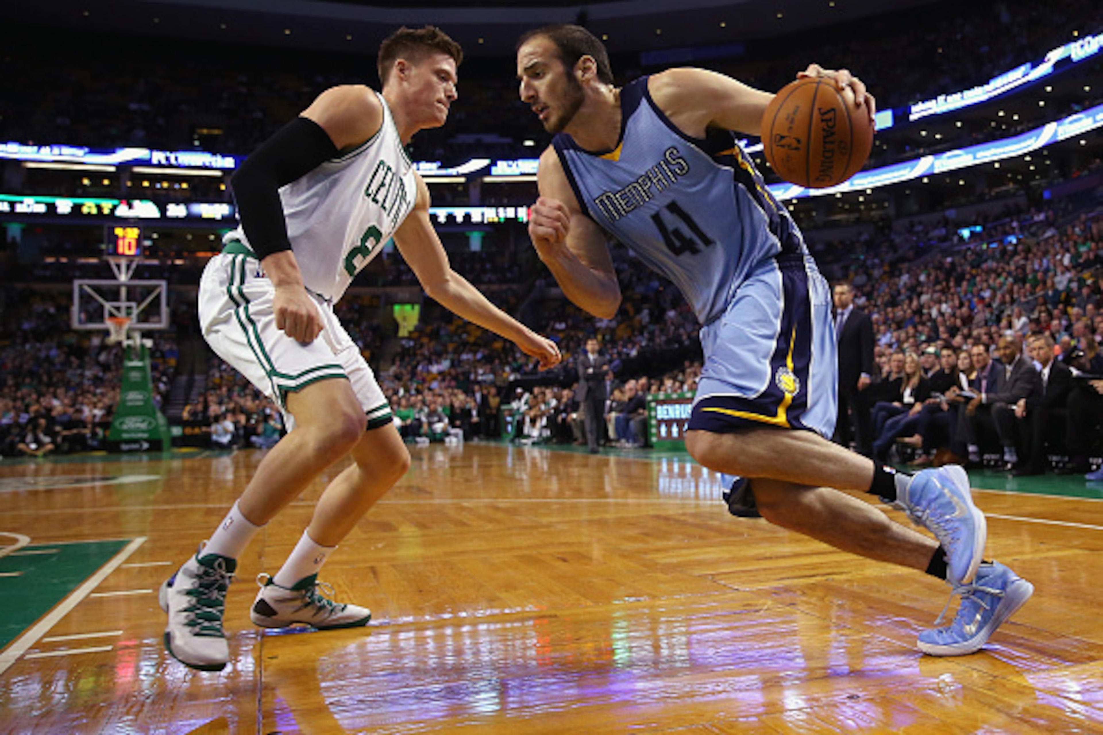 BOSTON, MA - MARCH 11:  Kosta Koufos #41 of the Memphis Grizzlies carries the ball against Jonas Jerebko #8 of the Boston Celtics during the second quarter at TD Garden on March 11, 2015 in Boston, Massachusetts. NOTE TO USER: User expressly acknowledges 