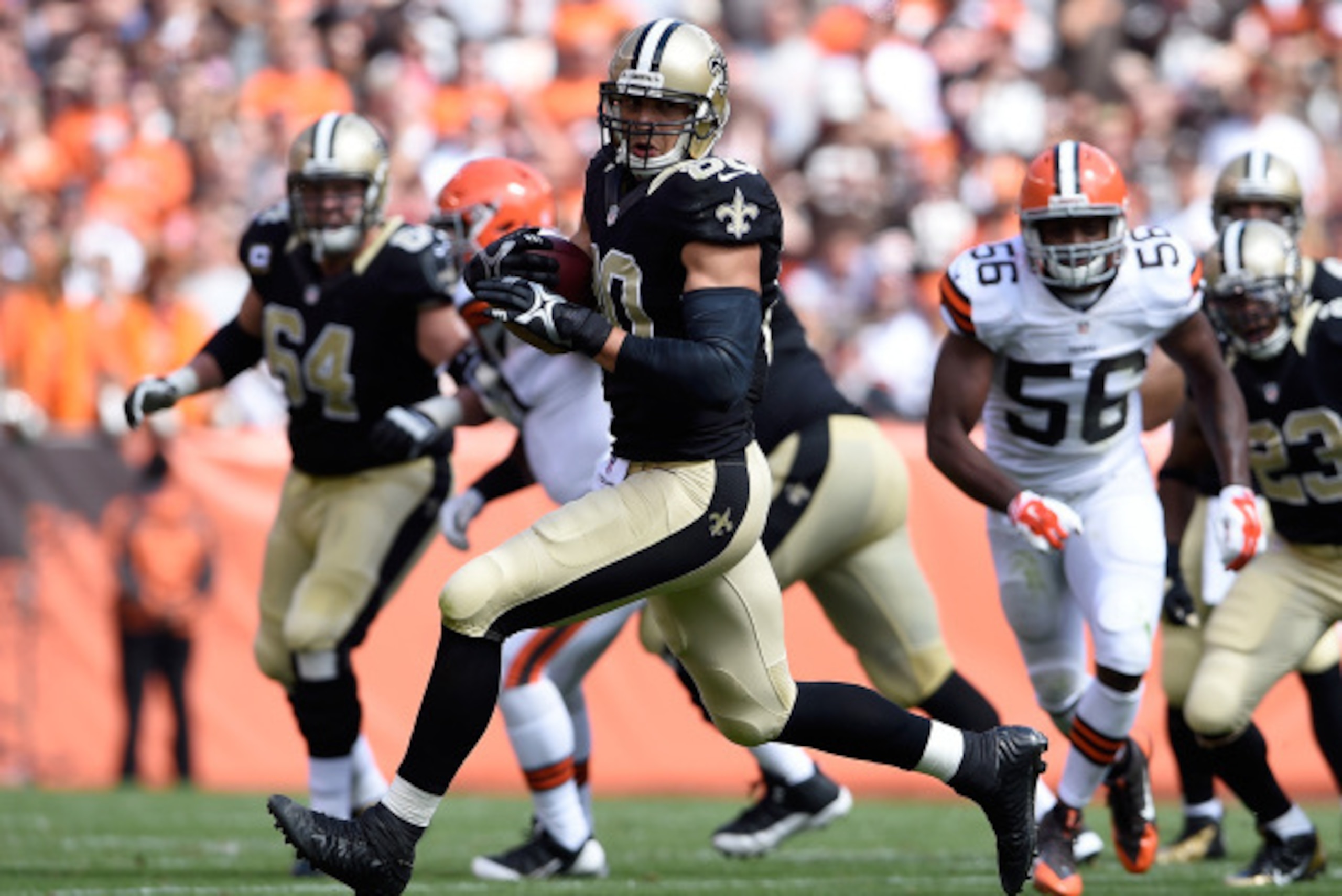 CLEVELAND, OH - SEPTEMBER 14:  Jimmy Graham #80 of the New Orleans Saints carries the ball during the second quarter against the Cleveland Browns at FirstEnergy Stadium on September 14, 2014 in Cleveland, Ohio.  (Photo by Jason Miller/Getty Images)