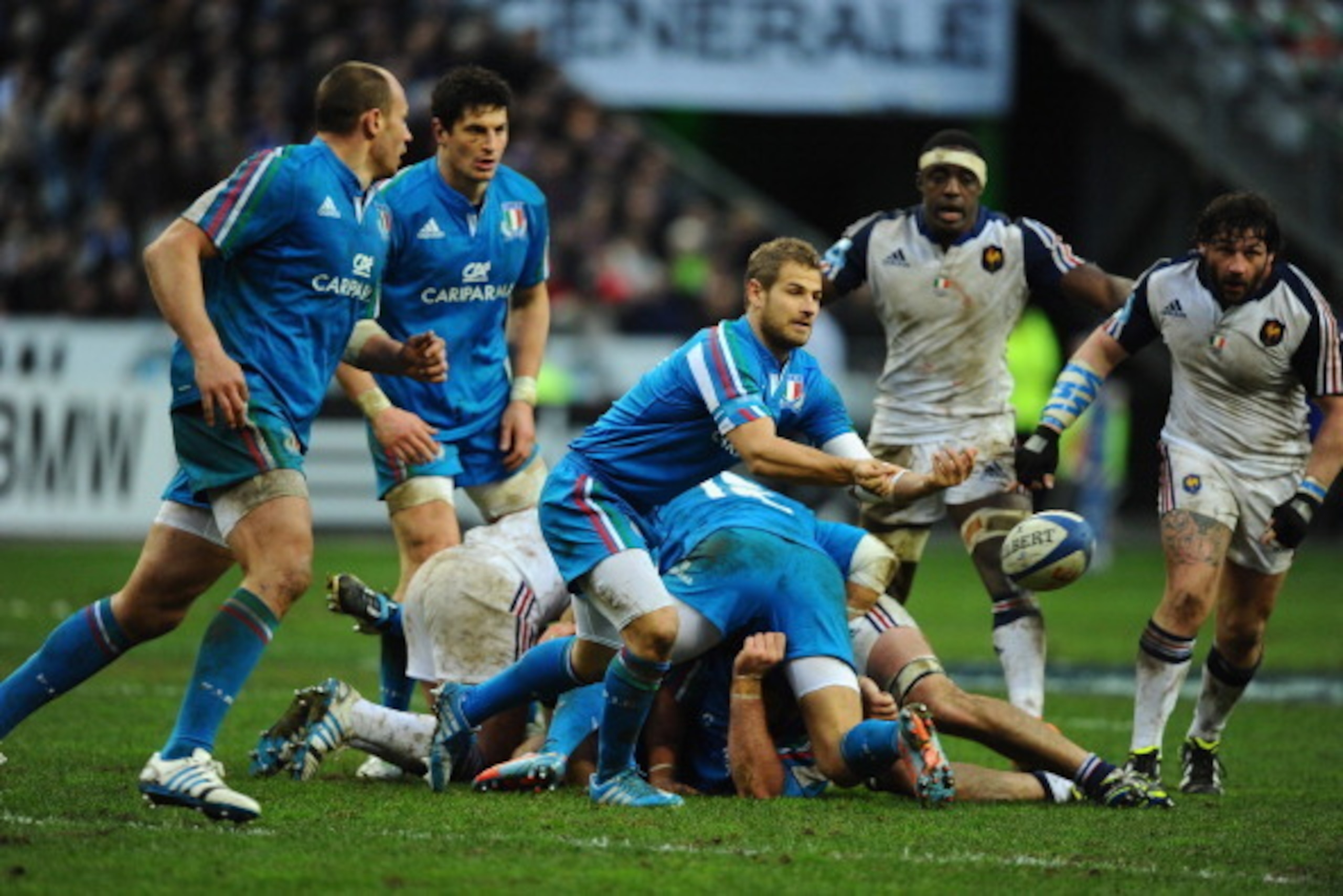 PARIS, FRANCE - FEBRUARY 09:  Wietz Tobias Botes of Italy passes the ball during the RBS Six Nations match between France and Italy at Stade de France on February 9, 2014 in Paris, France.  (Photo by Mike Hewitt/Getty Images)