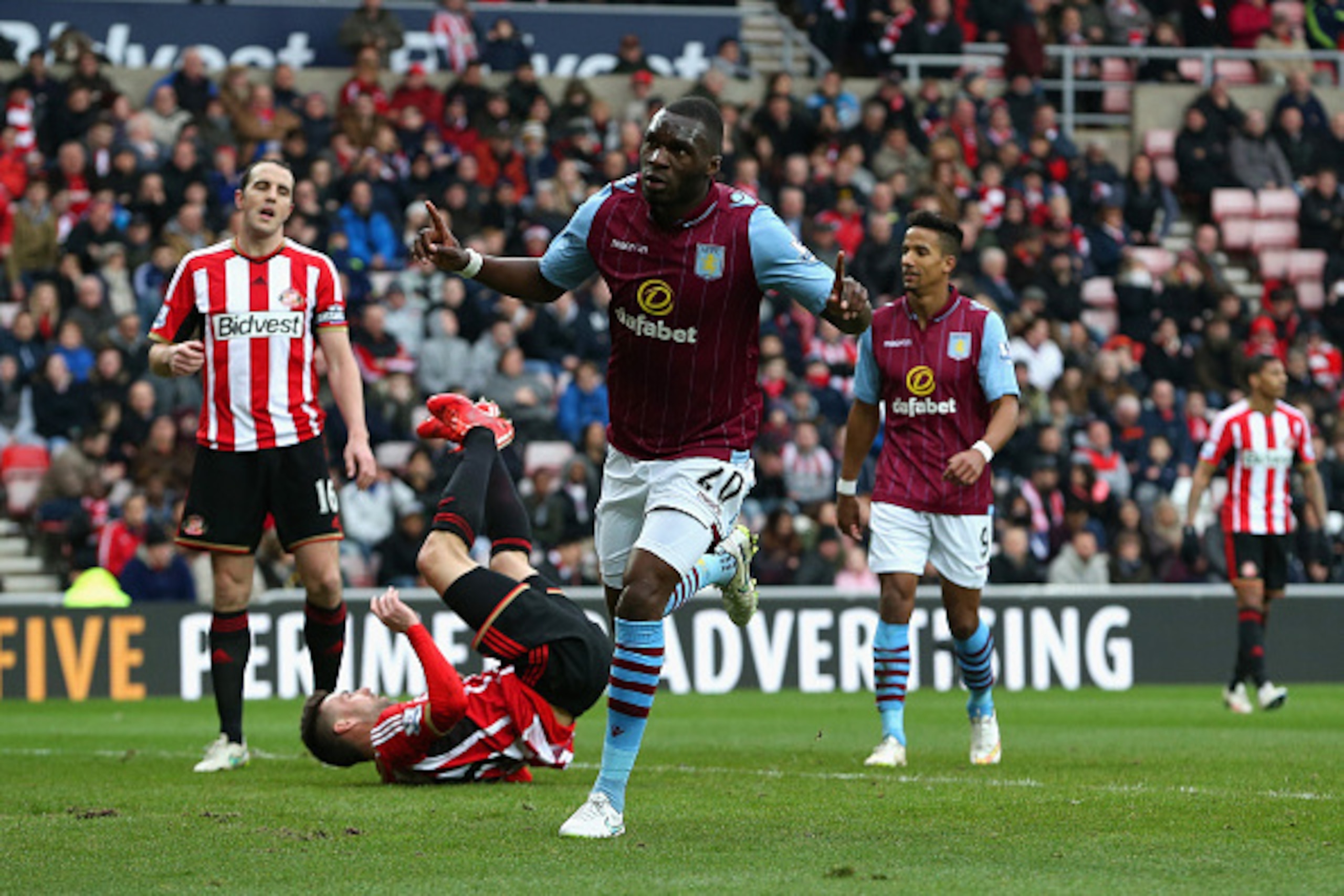 SUNDERLAND, ENGLAND - MARCH 14:  Christian Benteke of Aston Villa celebrates scoring their fourth goal during the Barclays Premier League match between Sunderland and Aston Villa at Stadium of Light on March 14, 2015 in Sunderland, England.  (Photo by Jan