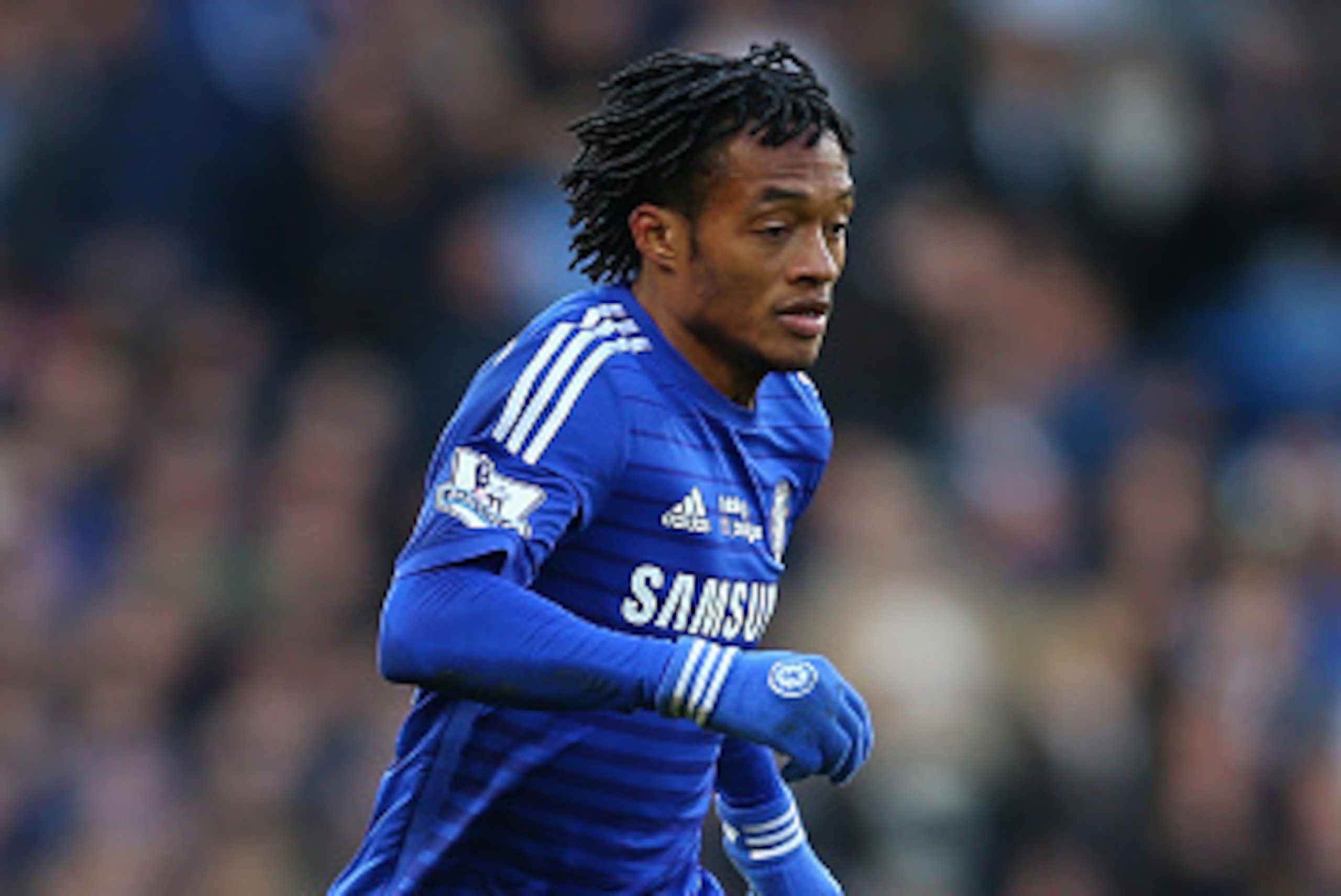 LONDON, ENGLAND - FEBRUARY 21:  Juan Cuadrado of Chelsea in action during the Barclays Premier League match between Chelsea and Burnley at Stamford Bridge on February 21, 2015 in London, England.  (Photo by Paul Gilham/Getty Images)