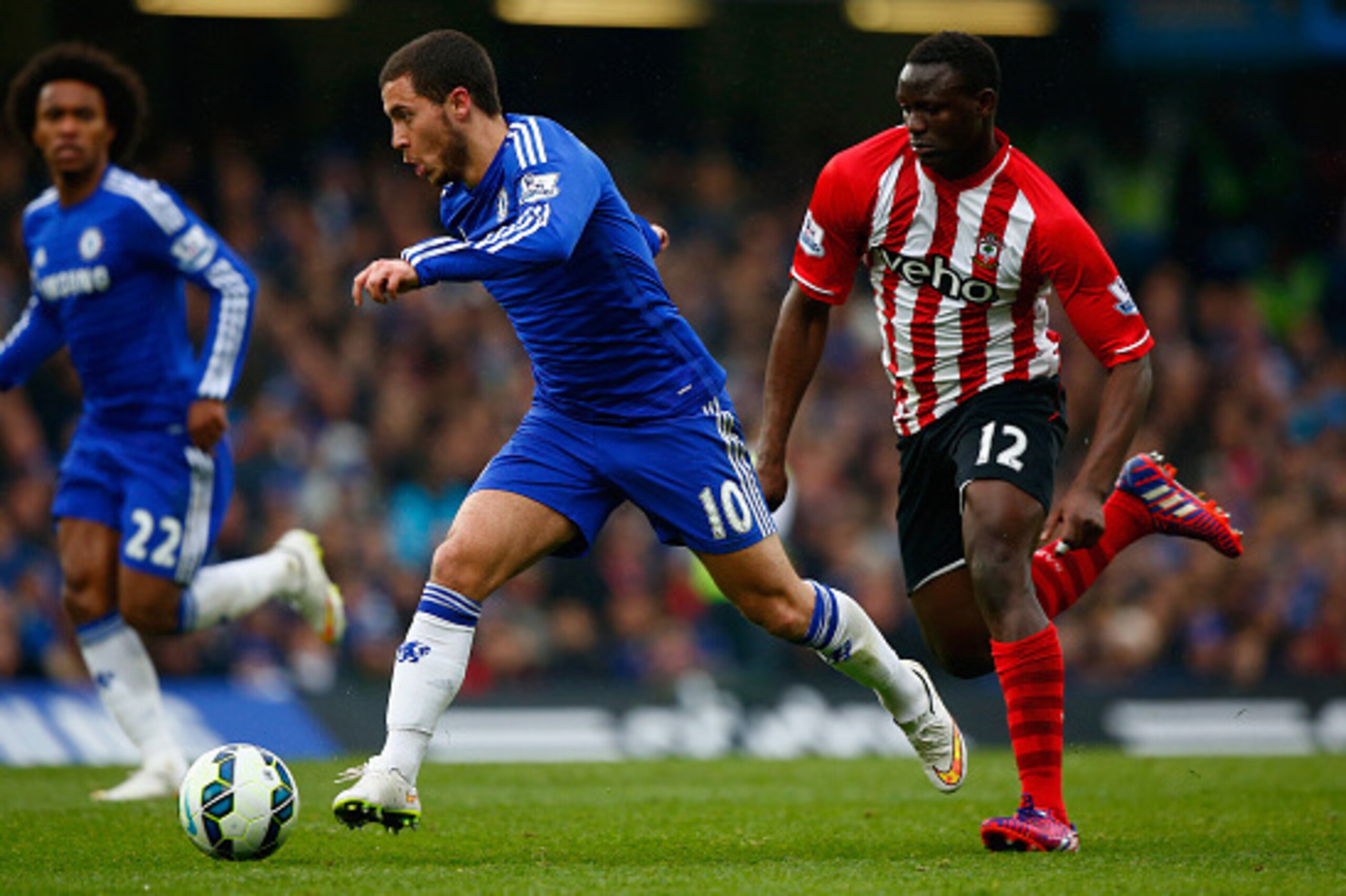 LONDON, ENGLAND - MARCH 15:  Eden Hazard of Chelsea breaks clear of Victor Wanyama of Southampton during the Barclays Premier League match between Chelsea and Southampton at Stamford Bridge on March 15, 2015 in London, England.  (Photo by Clive Rose/Getty