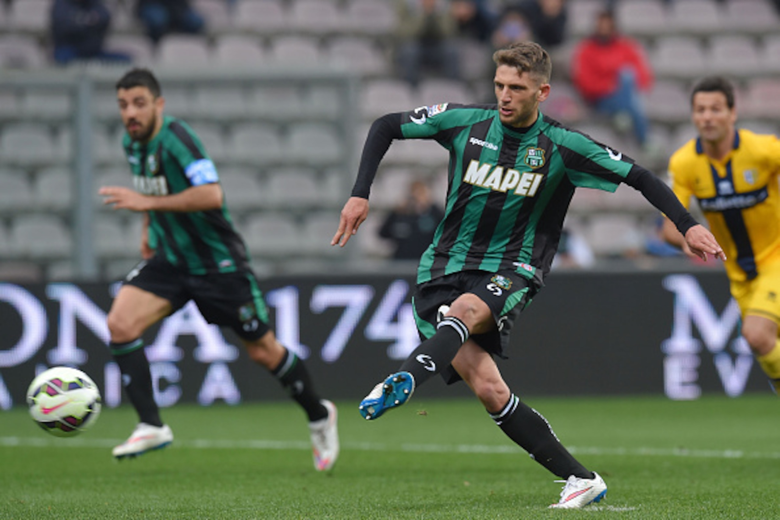 REGGIO NELL'EMILIA, ITALY - MARCH 15:  Domenico Berardi of Sassuolo kicks the penalty and scores the goal 3-1 during the Serie A match between US Sassuolo Calcio and Parma FC at Mapei Stadium on March 15, 2015 in Reggio nell'Emilia, Italy.  (Photo by Gius