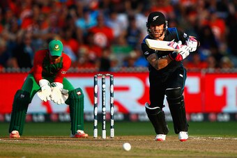 HAMILTON, NEW ZEALAND - MARCH 13:  Brendon McCullum of New Zealand bats  during the 2015 ICC Cricket World Cup match between Bangladesh and New Zealand at Seddon Park on March 13, 2015 in Hamilton, New Zealand.  (Photo by Phil Walter/Getty Images)