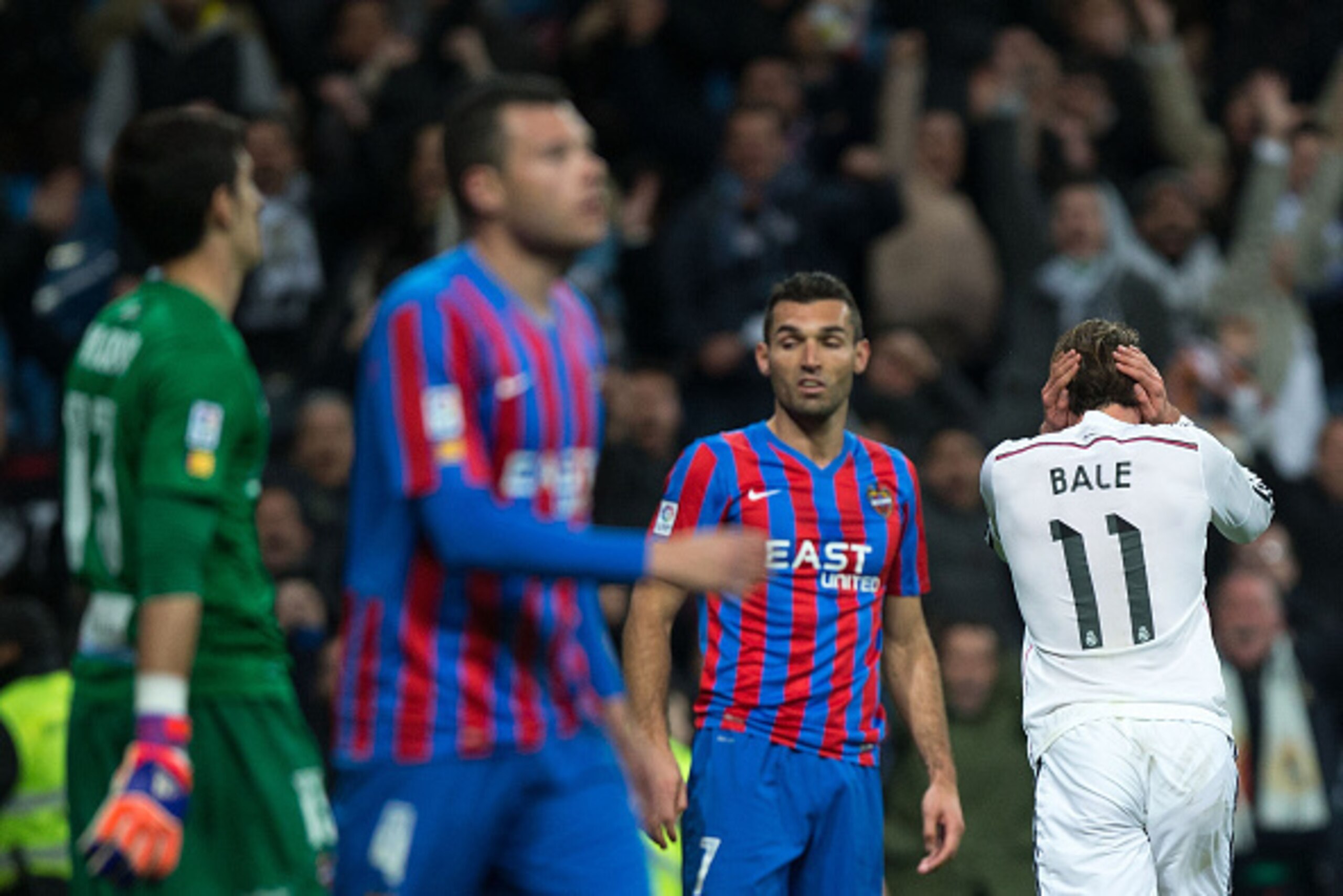 MADRID, SPAIN - MARCH 15: Gareth Bale of Real Madrid CF celebrates scoring their opening goal during tha La Liga match between Real Madrid CF and Levante UD at Estadio Santiago Bernabeu on March 15, 2015 in Madrid, Spain.  (Photo by Gonzalo Arroyo Moreno/