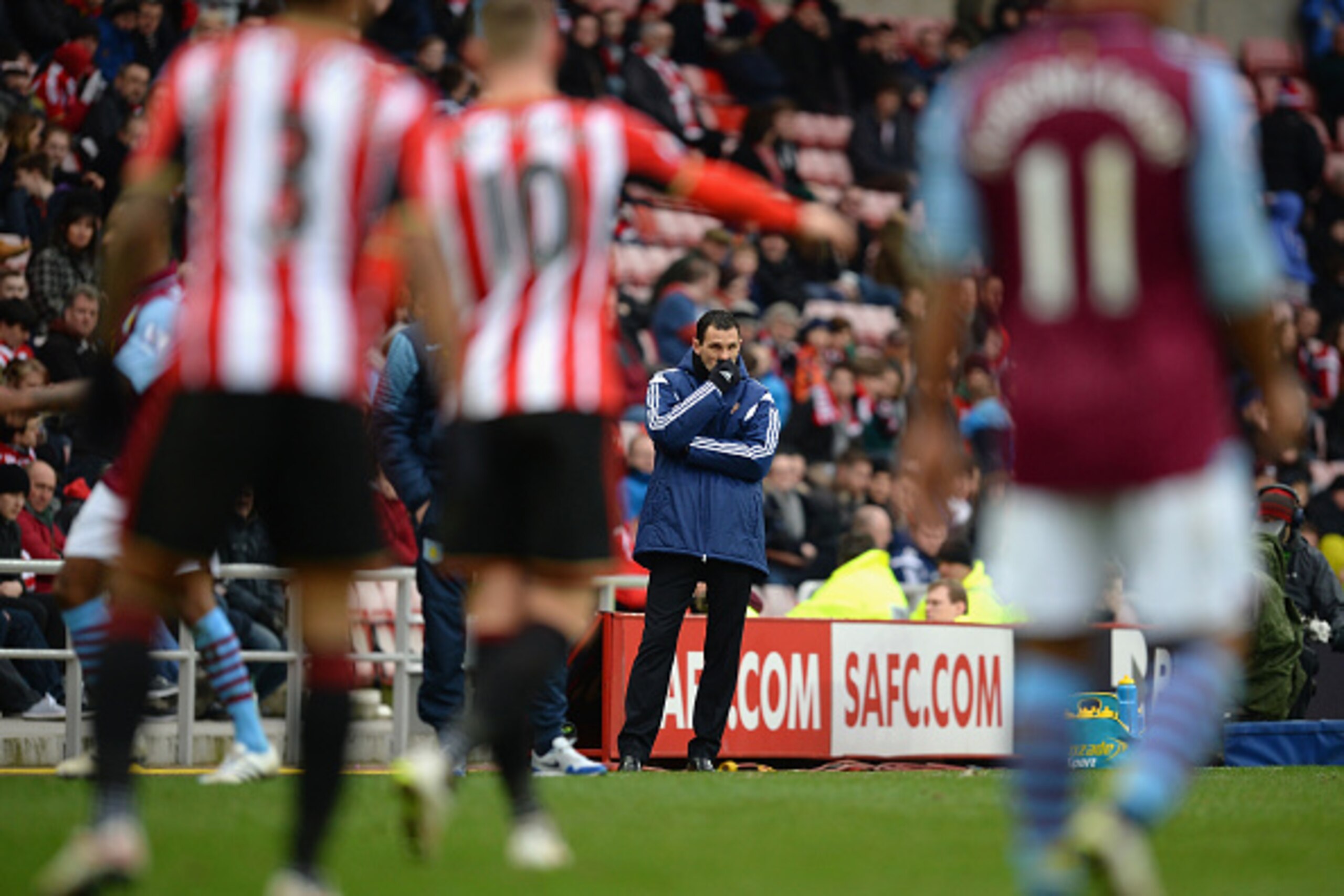 SUNDERLAND, ENGLAND - MARCH 14: Manager Gustavo Poyet of Sunderland looks on during the Barclays Premier League match between Sunderland and Aston Villa at Stadium of Light on March 14, 2015 in Sunderland, England. (Photo by Nigel Roddis/Getty Images) SUNDERLAND, ENGLAND - MARCH 14: Manager Gustavo Poyet of Sunderland looks on during the Barclays Premier League match between Sunderland and Aston Villa at Stadium of Light on March 14, 2015 in Sunderland, England. (Photo by Nigel Roddis/Getty Images)