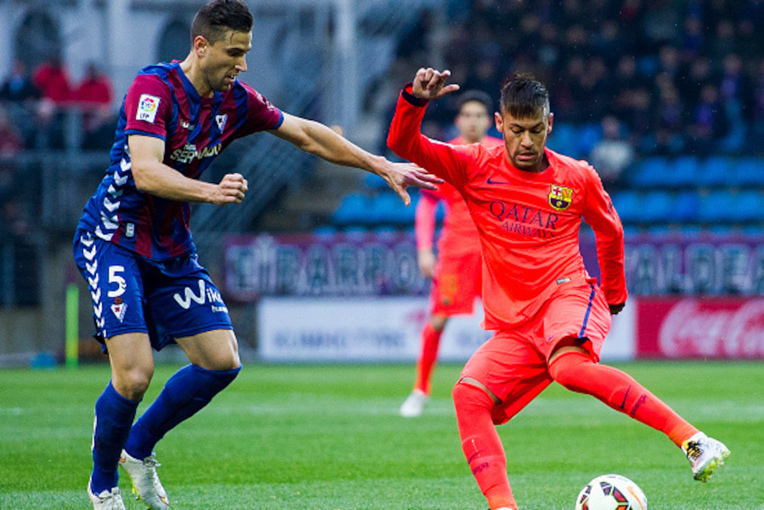 EIBAR, SPAIN - MARCH 14:  Neymar of FC Barcelona duels for the ball with Borja Ekiza of SD Eibar during the La Liga match between SD Eibar and FC Barcelona at Ipurua Municipal Stadium on March 14, 2015 in Eibar, Spain.  (Photo by Juan Manuel Serrano Arce/
