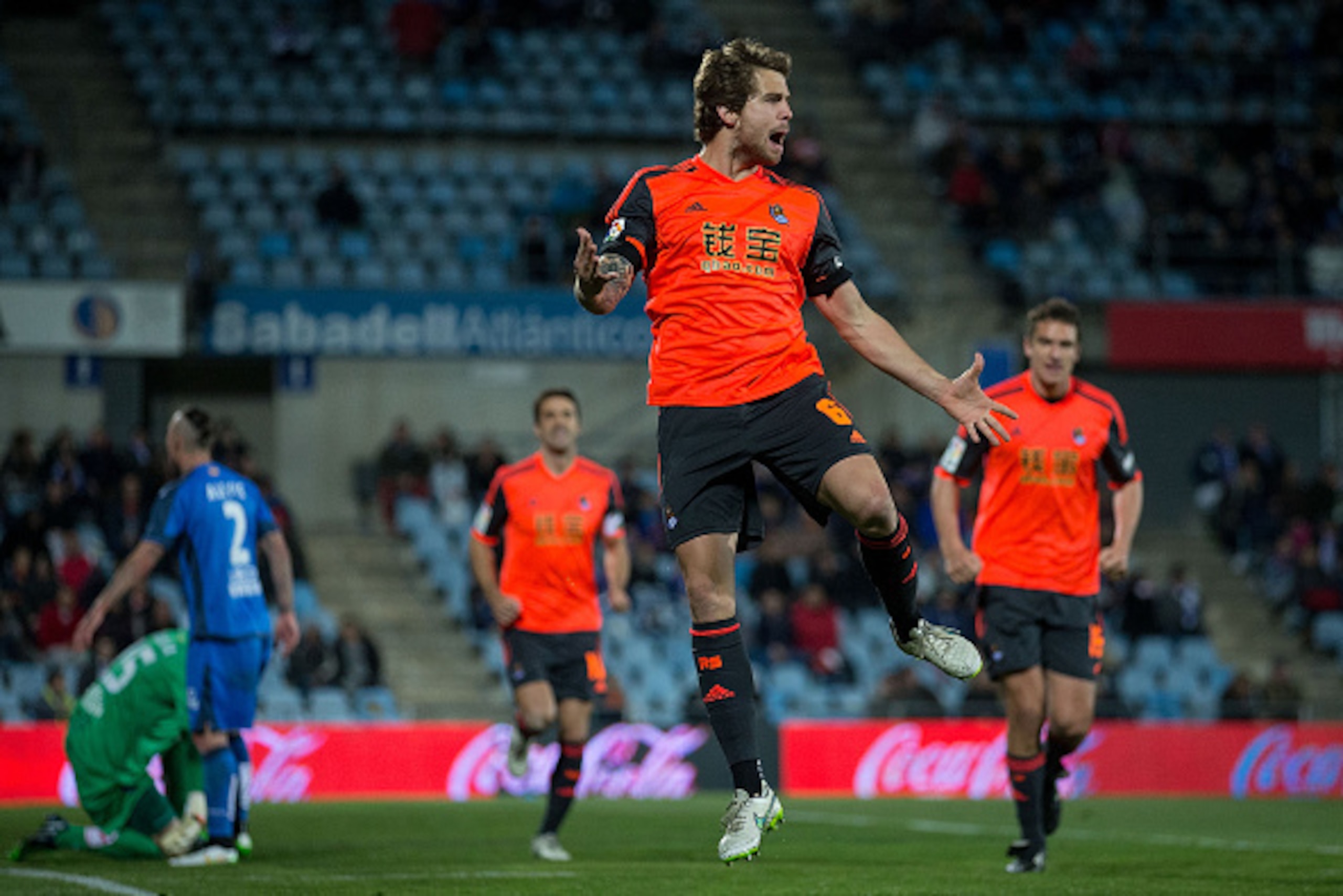 GETAFE, SPAIN - MARCH 16:  Inigo Martinez of Real Sociedad de Futbol celebrates scoring their opening goal during the La Liga match between Getafe CF and Real Sociedad de Futbol at Coliseum Alfonso Perez on March 16, 2015 in Getafe, Spain.  (Photo by Gonz