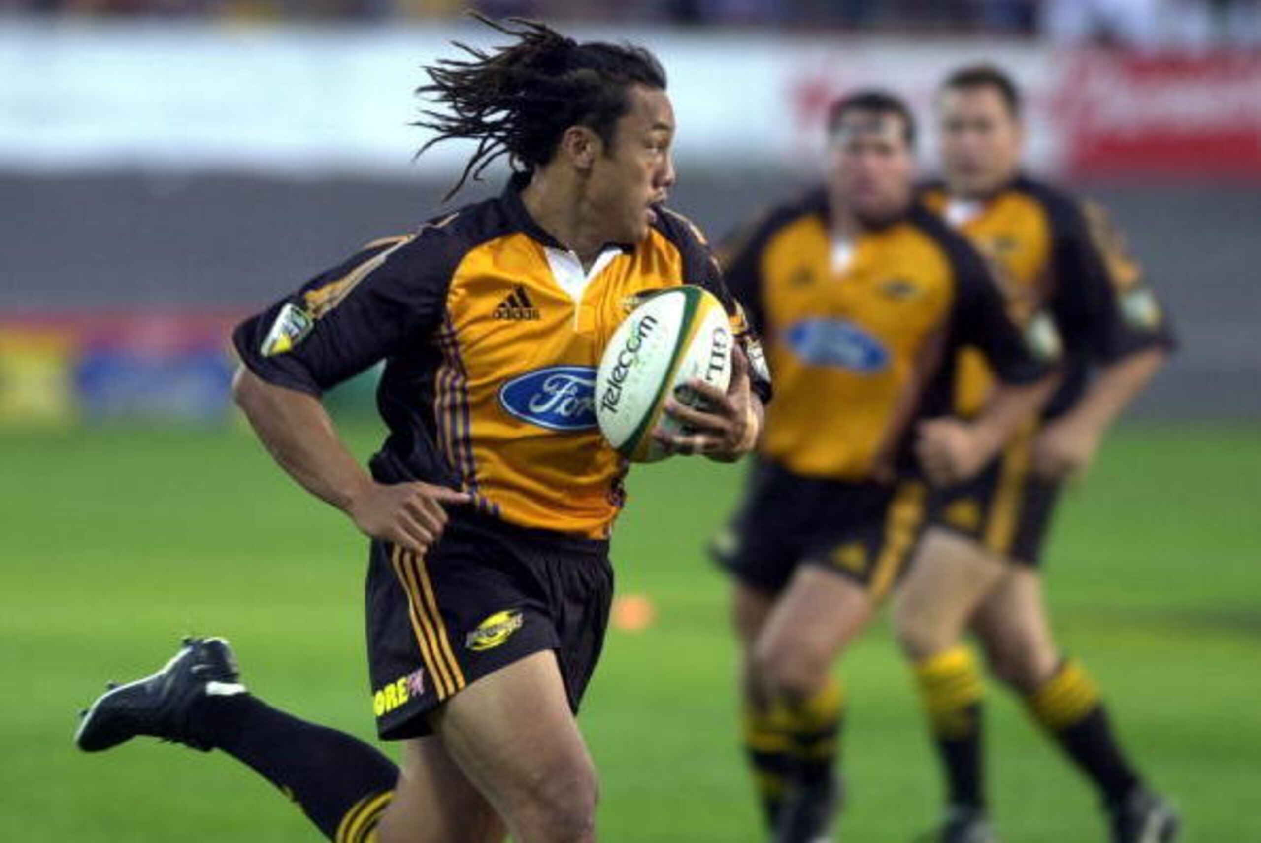NEW ZEALAND - MARCH 04:  Hurricanes Tana Umaga breaks away to score the opening try against the Queensland Reds during their Super12 match played at Rugby Park.Saturday.  (Photo by Ross Land/Getty Images)