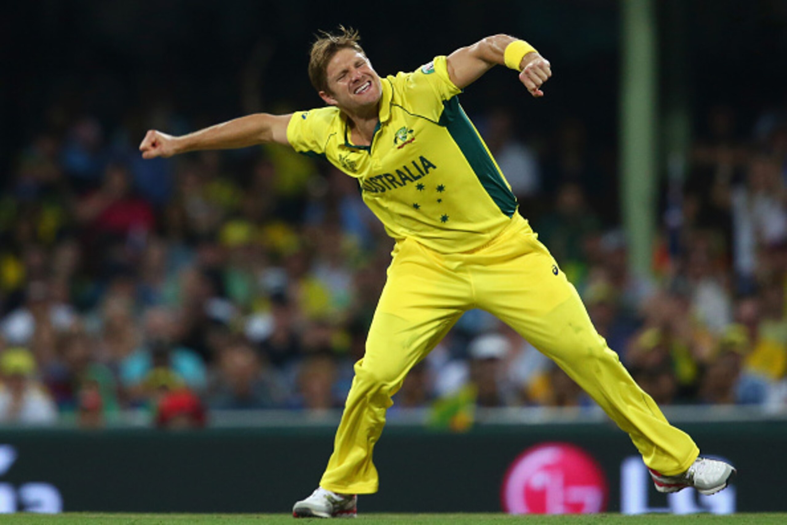 SYDNEY, AUSTRALIA - MARCH 08:  Shane Watson of Australia celebrates taking the wicket of Angelo Mathews of Sri Lanka during the 2015 ICC Cricket World Cup match between Australia and Sri Lanka at Sydney Cricket Ground on March 8, 2015 in Sydney, Australia
