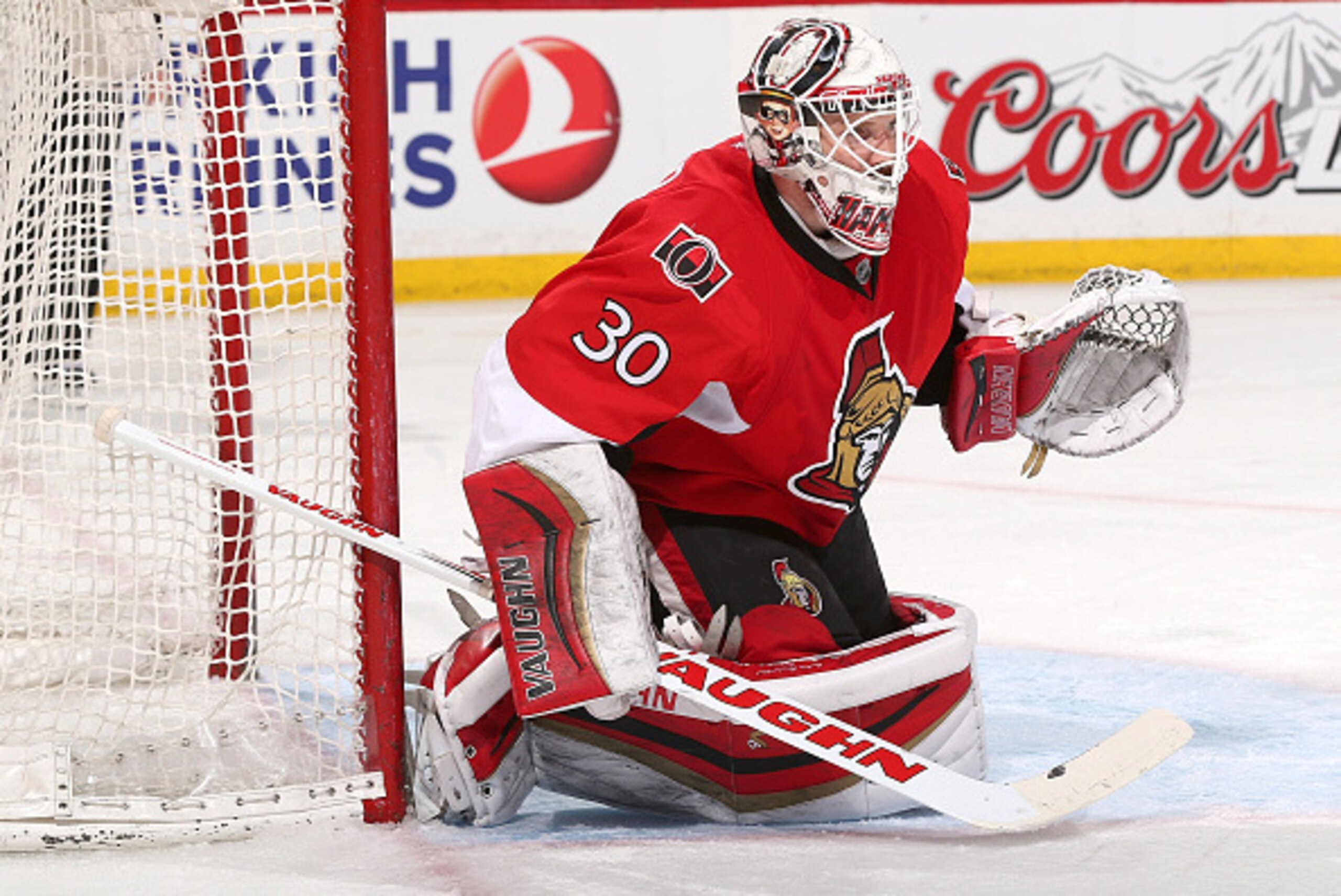 OTTAWA, ON - MARCH 15: Andrew Hammond #30 of the Ottawa Senators guards his net against the Philadelphia Flyers at Canadian Tire Centre on March 15, 2015 in Ottawa, Ontario, Canada.  (Photo by Andre Ringuette/NHLI via Getty Images)