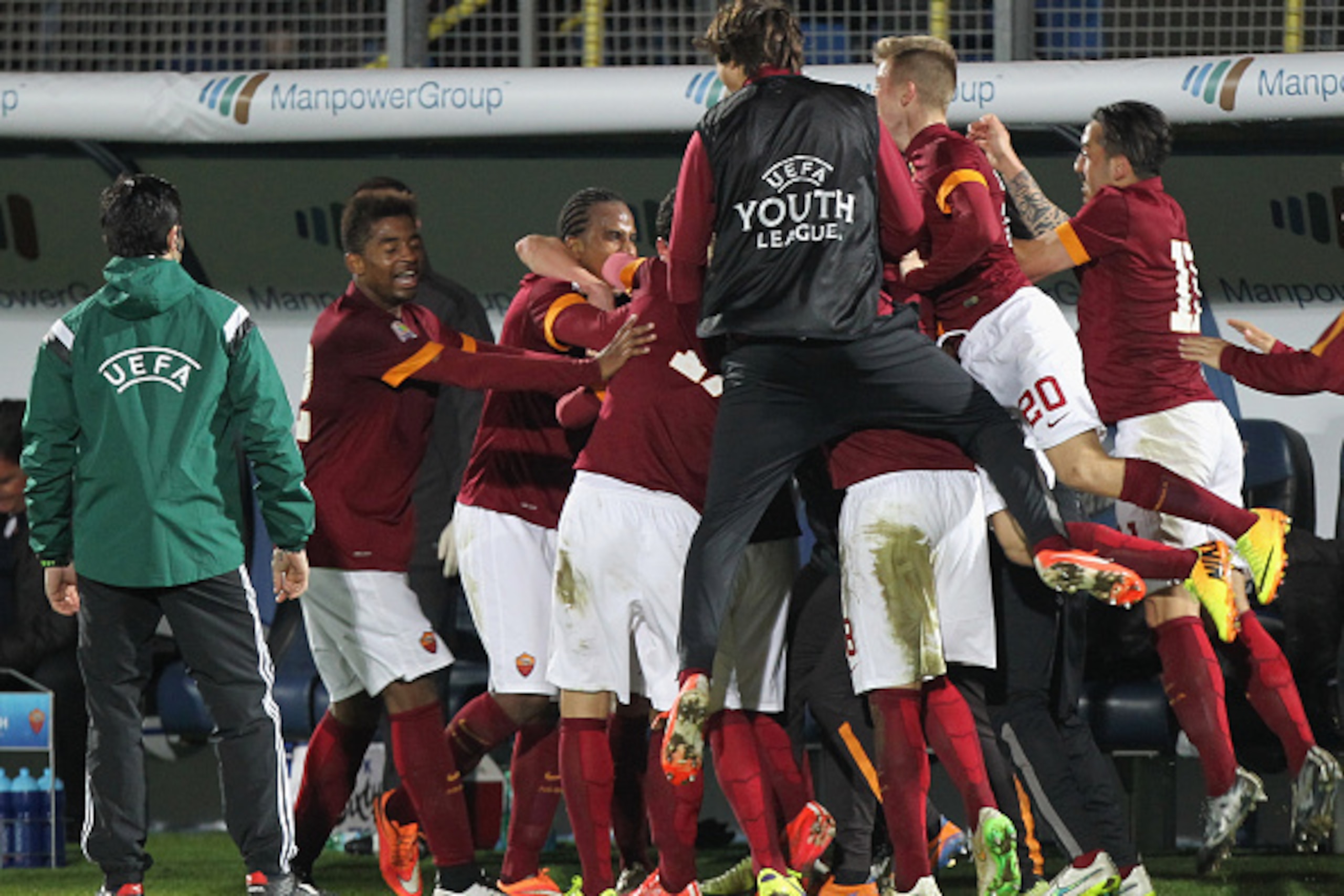 LATINA, ITALY - MARCH 17:  AS Roma players celebrate after the goal scored by Tomas Vestenicky during the UEFA Youth League Quarter Final match between AS Roma and Manchester City on March 17, 2015 in Latina, Italy.  (Photo by Paolo Bruno/Getty Images for