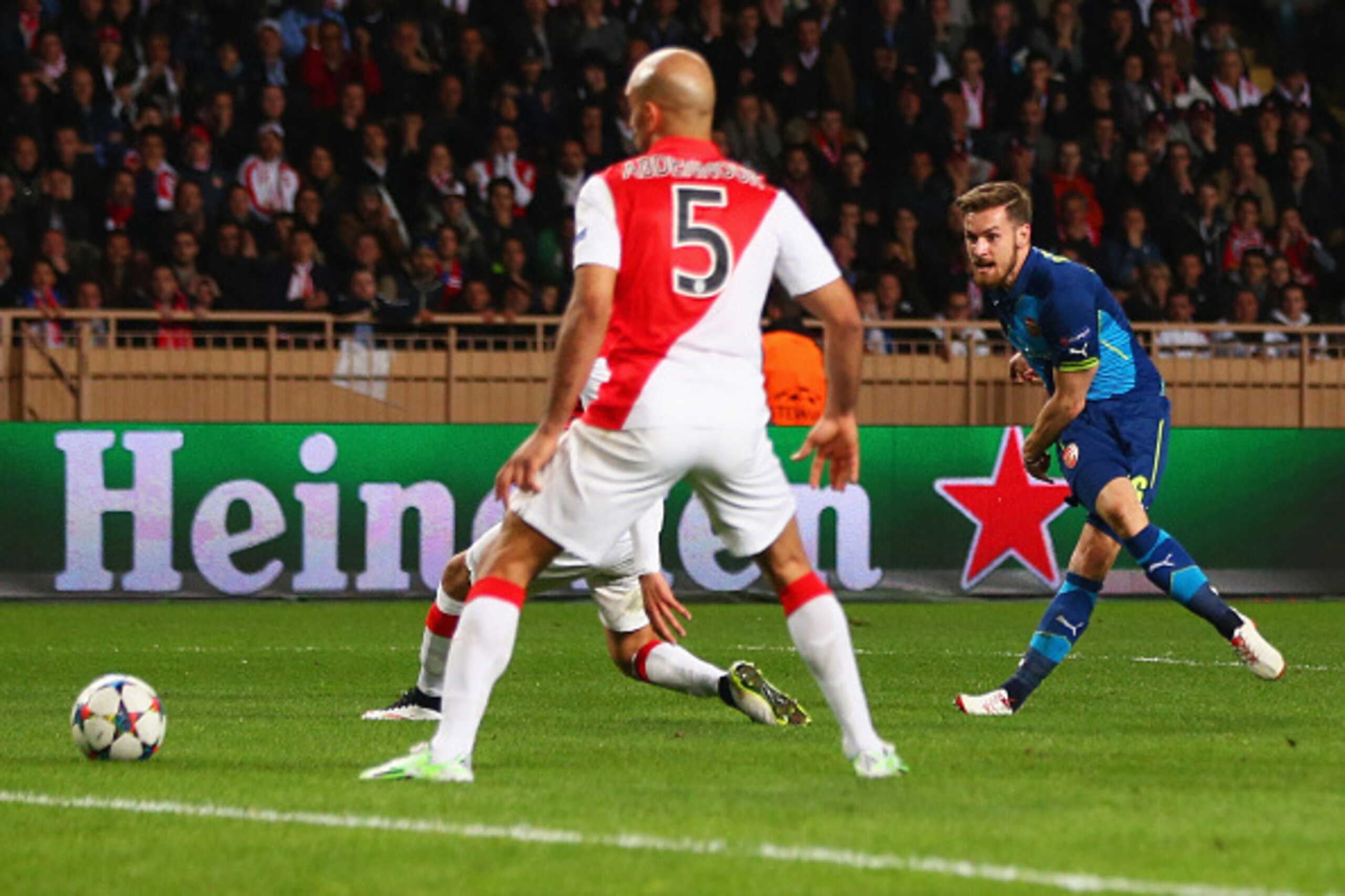 MONACO - MARCH 17:  Aaron Ramsey of Arsenal (R) scores their second goal during the UEFA Champions League round of 16 second leg match between AS Monaco and Arsenal at Stade Louis II on March 17, 2015 in Monaco, Monaco.  (Photo by Michael Steele/Getty Ima