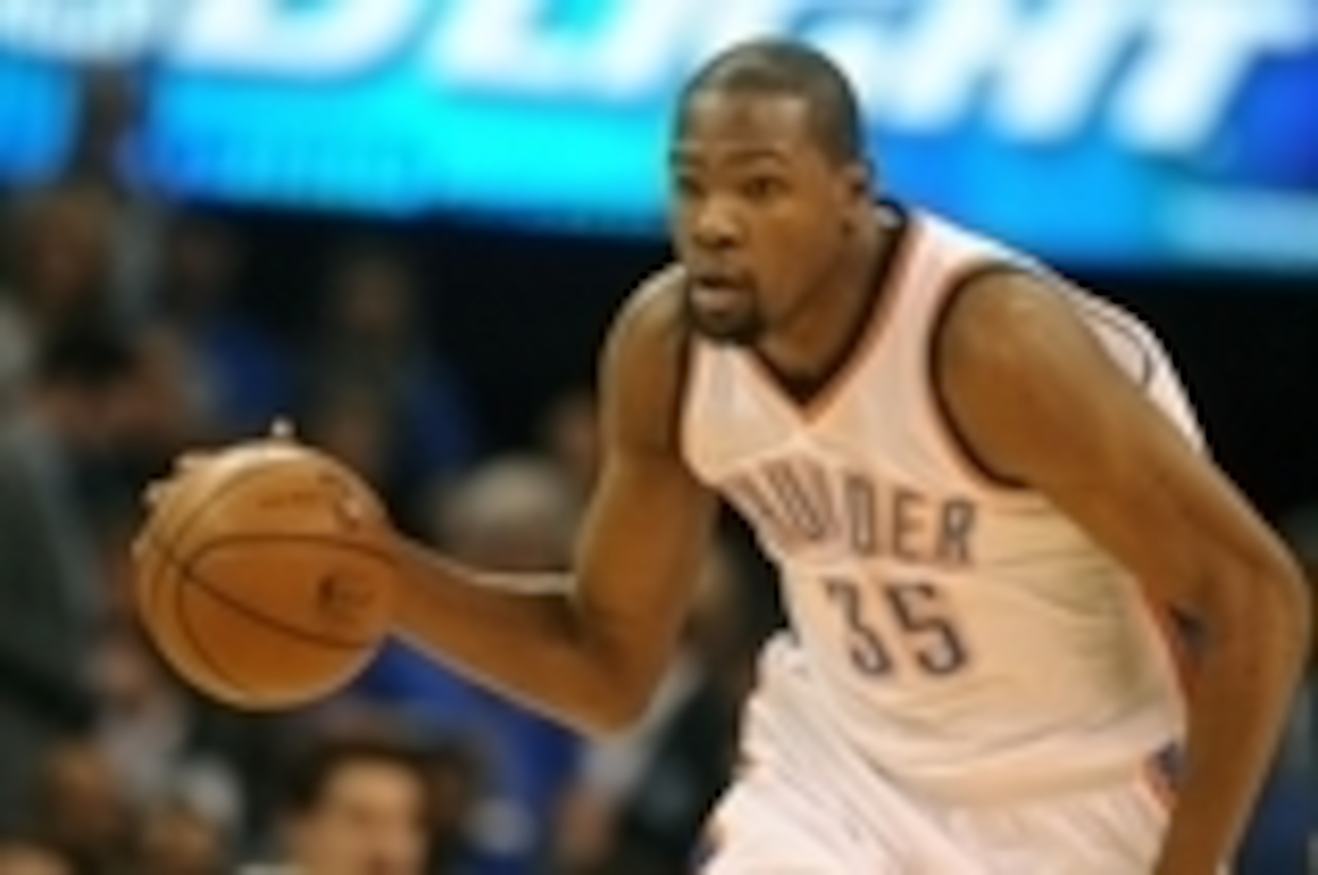 Feb 19, 2015; Oklahoma City, OK, USA; Oklahoma City Thunder forward Kevin Durant (35) brings the ball up the court against the Dallas Mavericks during the fourth quarter at Chesapeake Energy Arena. Mandatory Credit: Mark D. Smith-USA TODAY Sports Feb 19, 2015; Oklahoma City, OK, USA; Oklahoma City Thunder forward Kevin Durant (35) brings the ball up the court against the Dallas Mavericks during the fourth quarter at Chesapeake Energy Arena. Mandatory Credit: Mark D. Smith-USA TODAY Sports