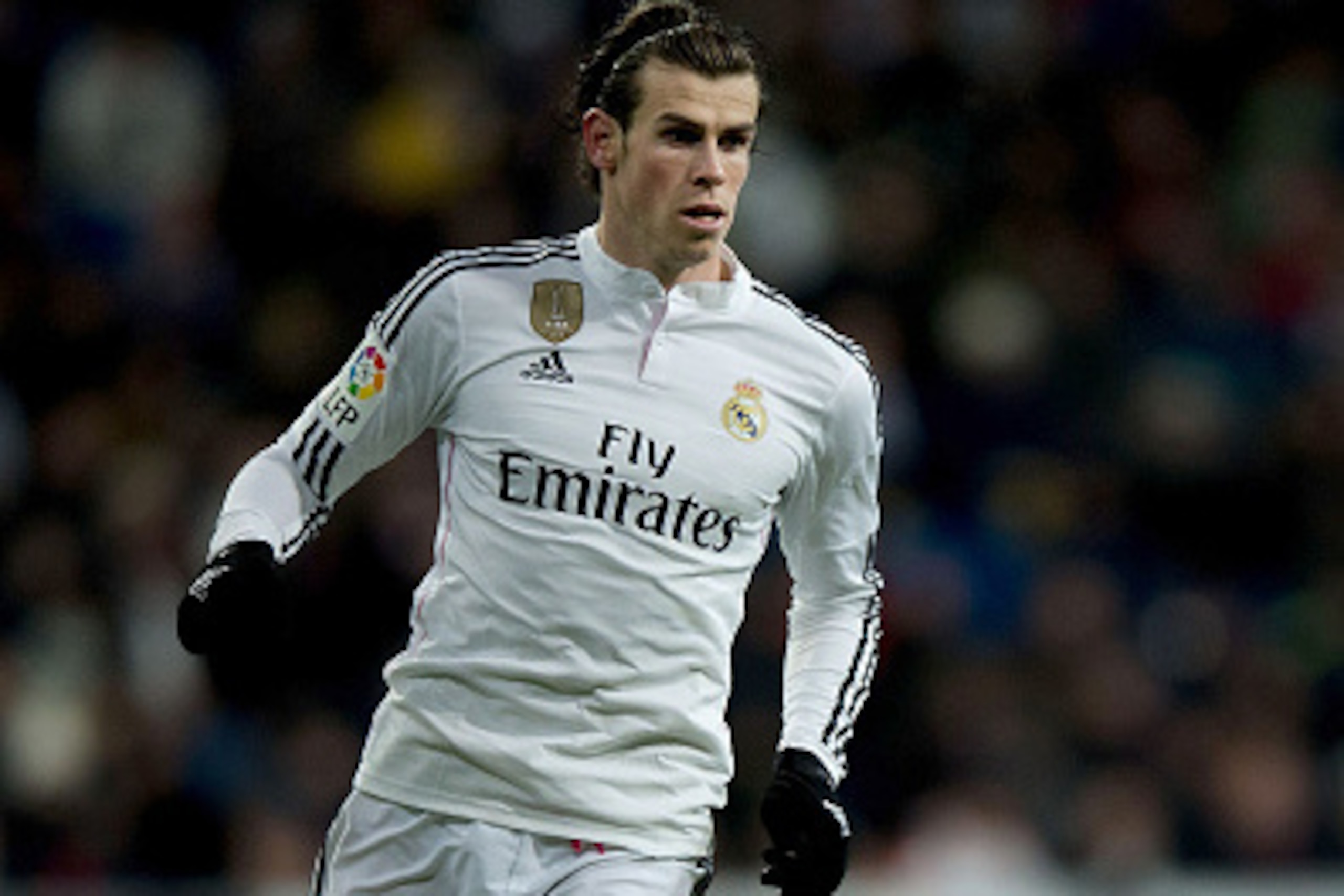 MADRID, SPAIN - FEBRUARY 04: Gareth Bale of Real Madrid CF controls the ball during the La Liga match between Real Madrid CF and Sevilla FC at Estadio Santiago Bernabeu on February 4, 2015 in Madrid, Spain.  (Photo by Gonzalo Arroyo Moreno/Getty Images)