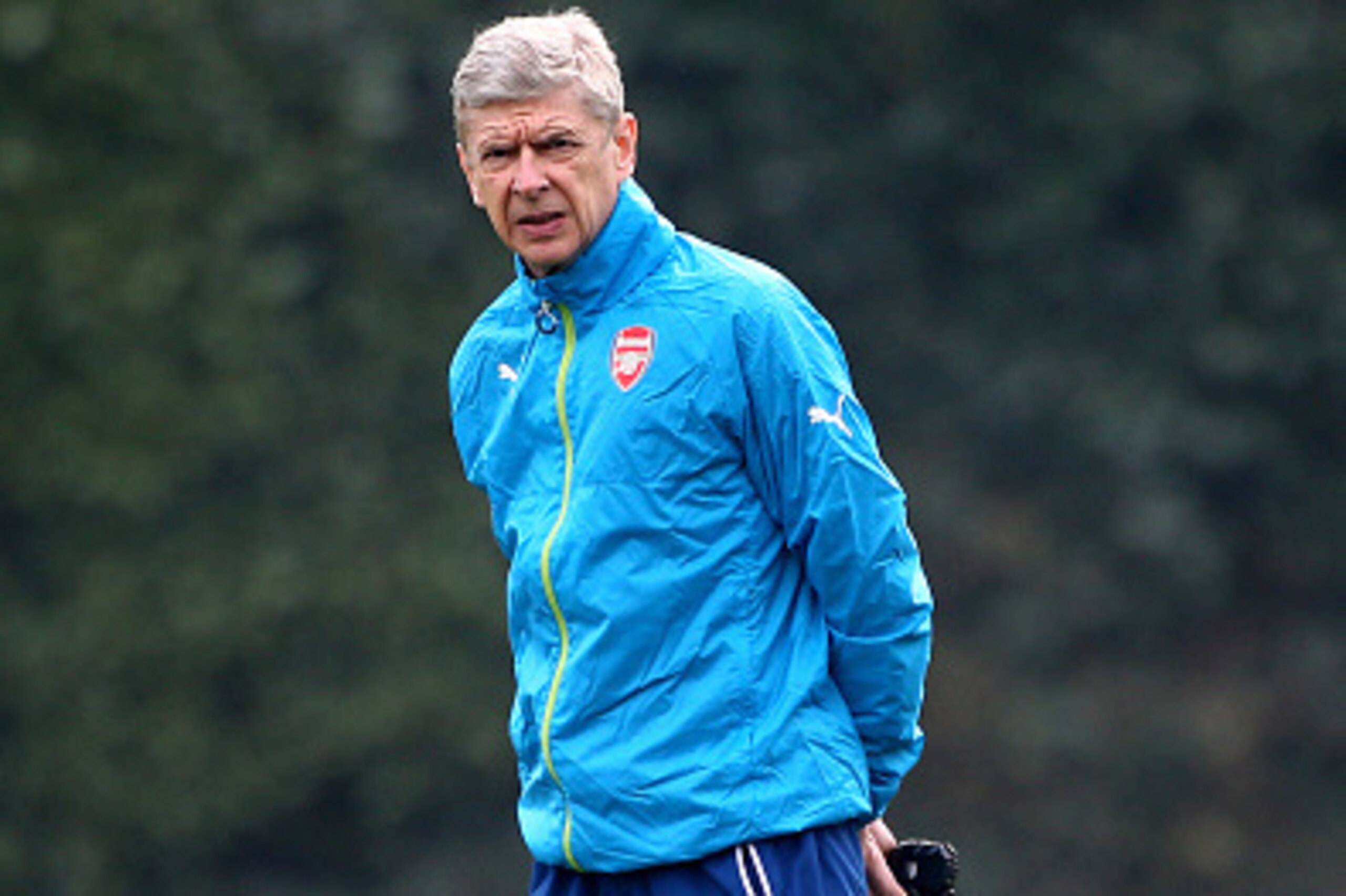 ST ALBANS, ENGLAND - MARCH 16: Arsenal manager Arsene Wenger keeps an eye over the training session during the Arsenal Training Session ahead of their Champions League match against AS Monaco on March 16, 2015 in St Albans, England. (Photo by Charlie Crow