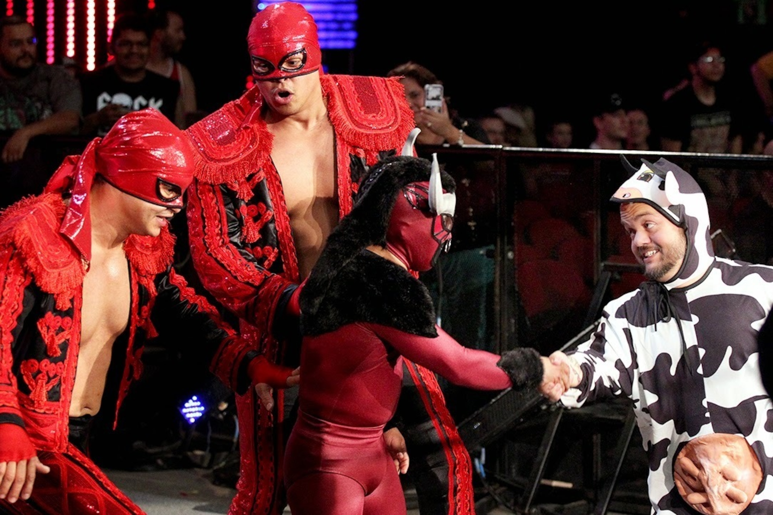 Los Matadores watch on as El Torito shakes Hornswoggle's hand.
