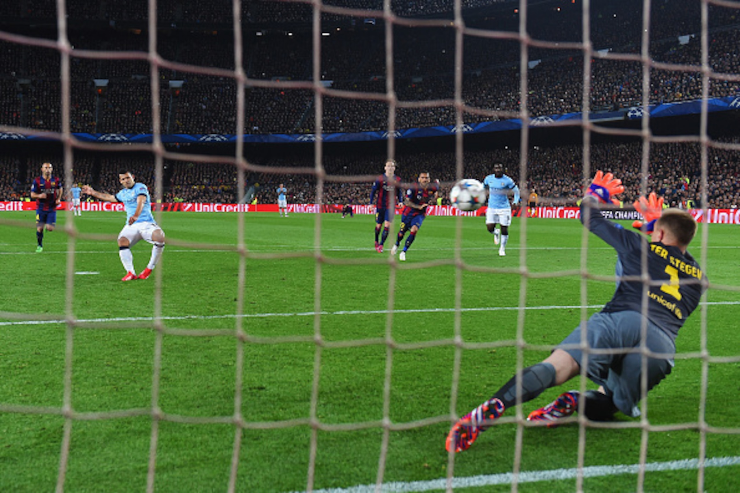 BARCELONA, SPAIN - MARCH 18:  Sergio Aguero of Manchester City sees his penalty saved by Marc-Andre ter Stegen of Barcelona during the UEFA Champions League Round of 16 second leg match between Barcelona and Manchester City at Camp Nou on March 18, 2015 i
