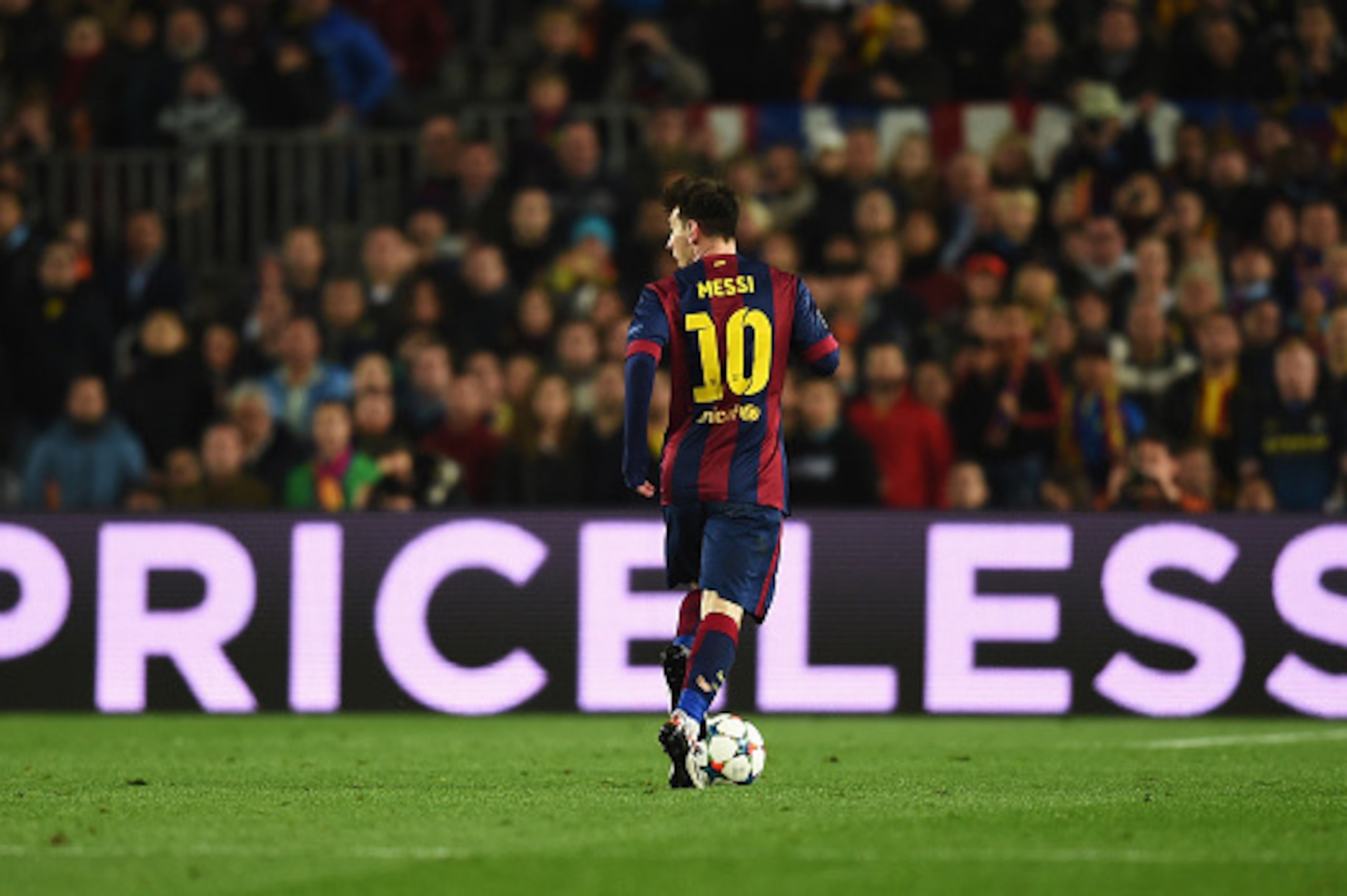 BARCELONA, SPAIN - MARCH 18: Lionel Messi of Barcelona runs with the ball during the UEFA Champions League Round of 16 second leg match between Barcelona and Manchester City at Camp Nou on March 18, 2015 in Barcelona, Spain.  (Photo by Michael Regan/Getty