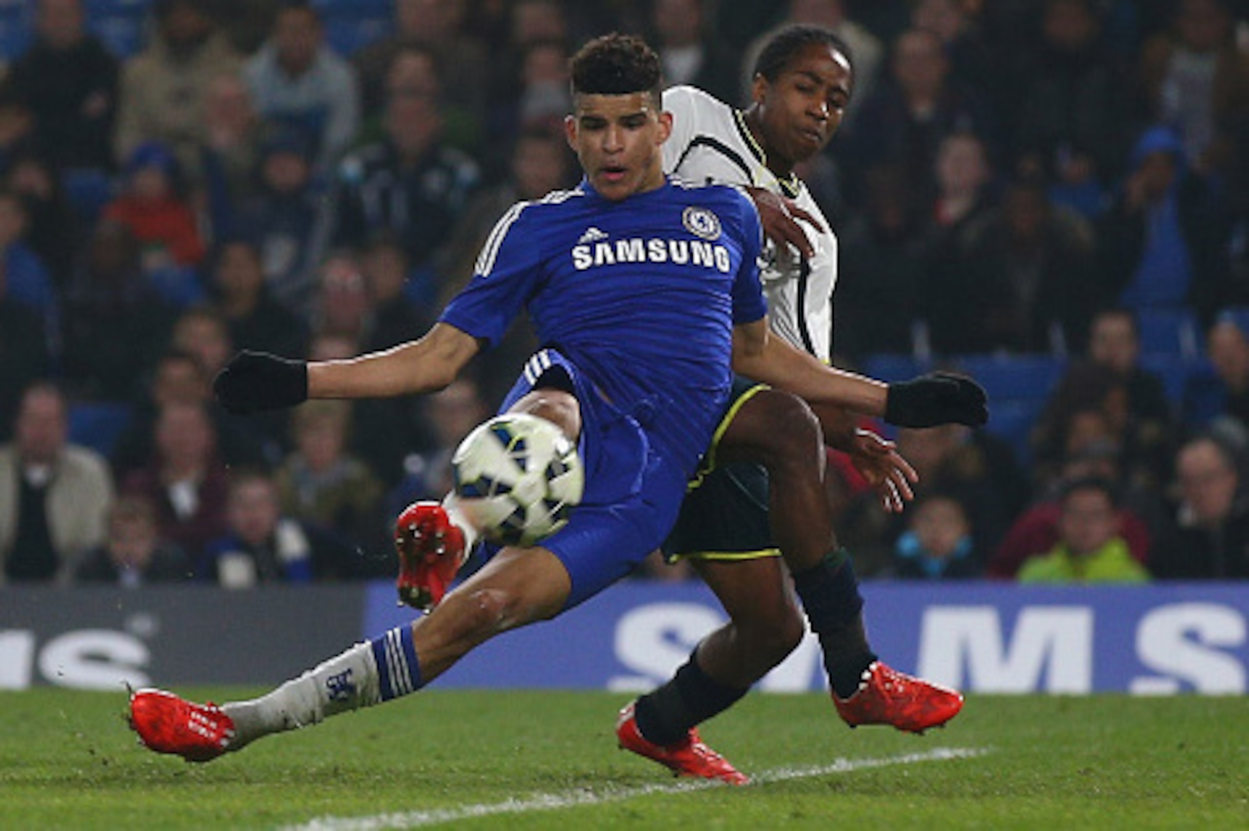 LONDON, ENGLAND - MARCH 18:  Dominic Solanke of Chelsea scores a goal during the FA Youth Cup Semi Final Second Leg match between Chelsea v Tottenham Hotspur at Stamford Bridge on March 18, 2015 in London, England.  (Photo by Ian Walton/Getty Images)