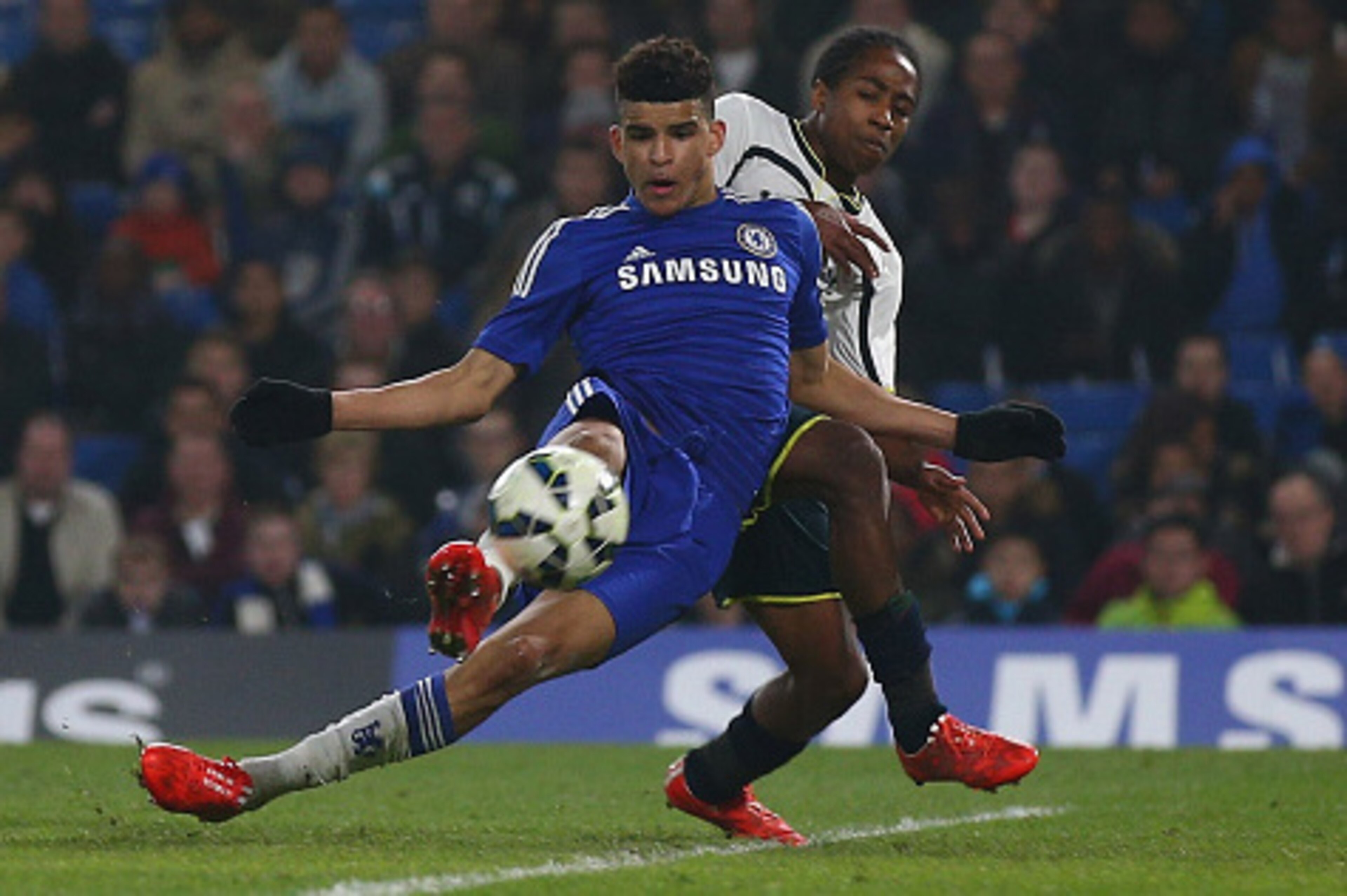 LONDON, ENGLAND - MARCH 18:  Dominic Solanke of Chelsea scores a goal during the FA Youth Cup Semi Final Second Leg match between Chelsea v Tottenham Hotspur at Stamford Bridge on March 18, 2015 in London, England.  (Photo by Ian Walton/Getty Images)