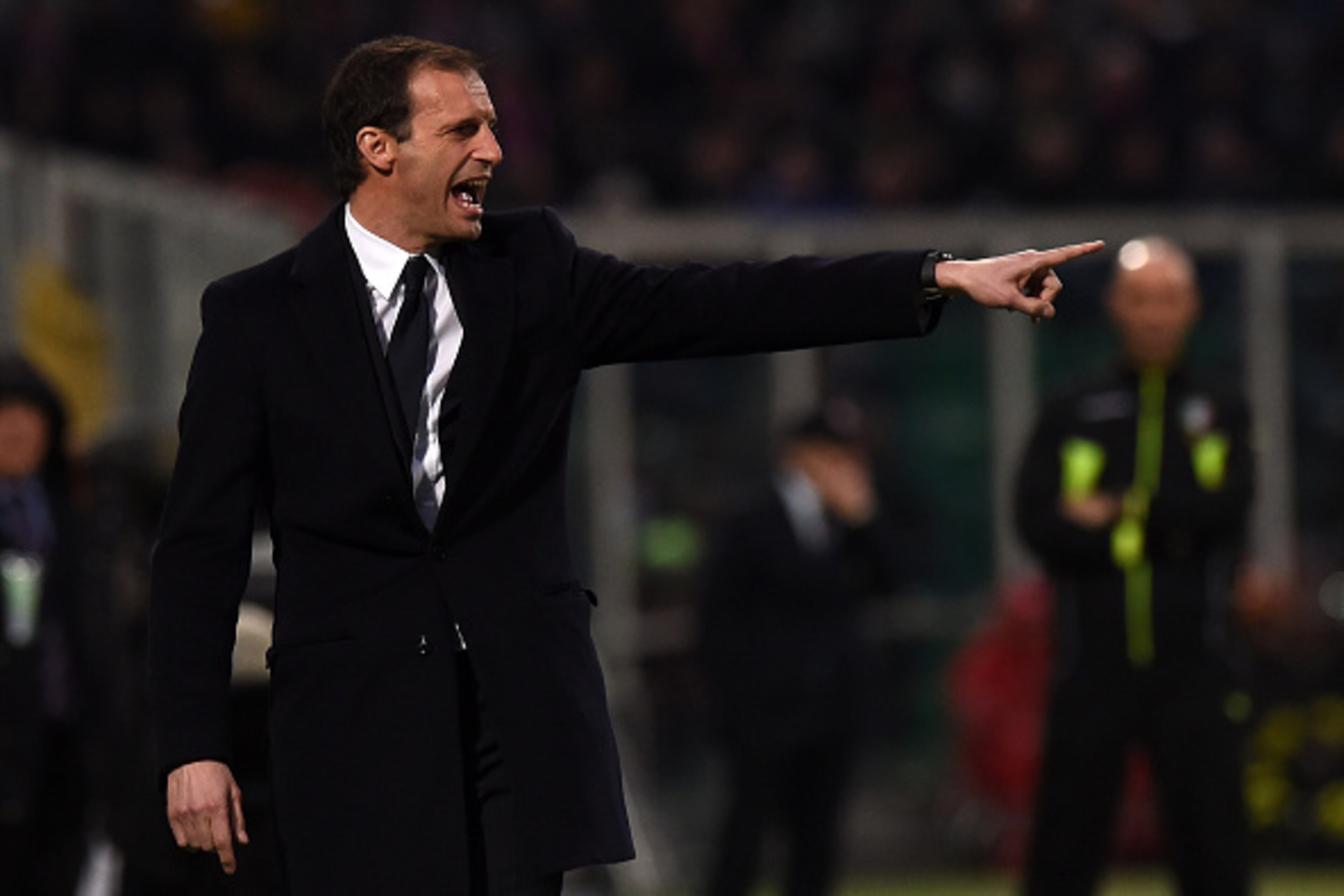 PALERMO, ITALY - MARCH 14:  Head coach Massimiliano Allegri of Juventus issues instructions during the Serie A match between US Citta di Palermo and Juventus FC  at Stadio Renzo Barbera on March 14, 2015 in Palermo, Italy.  (Photo by Tullio M. Puglia/Gett