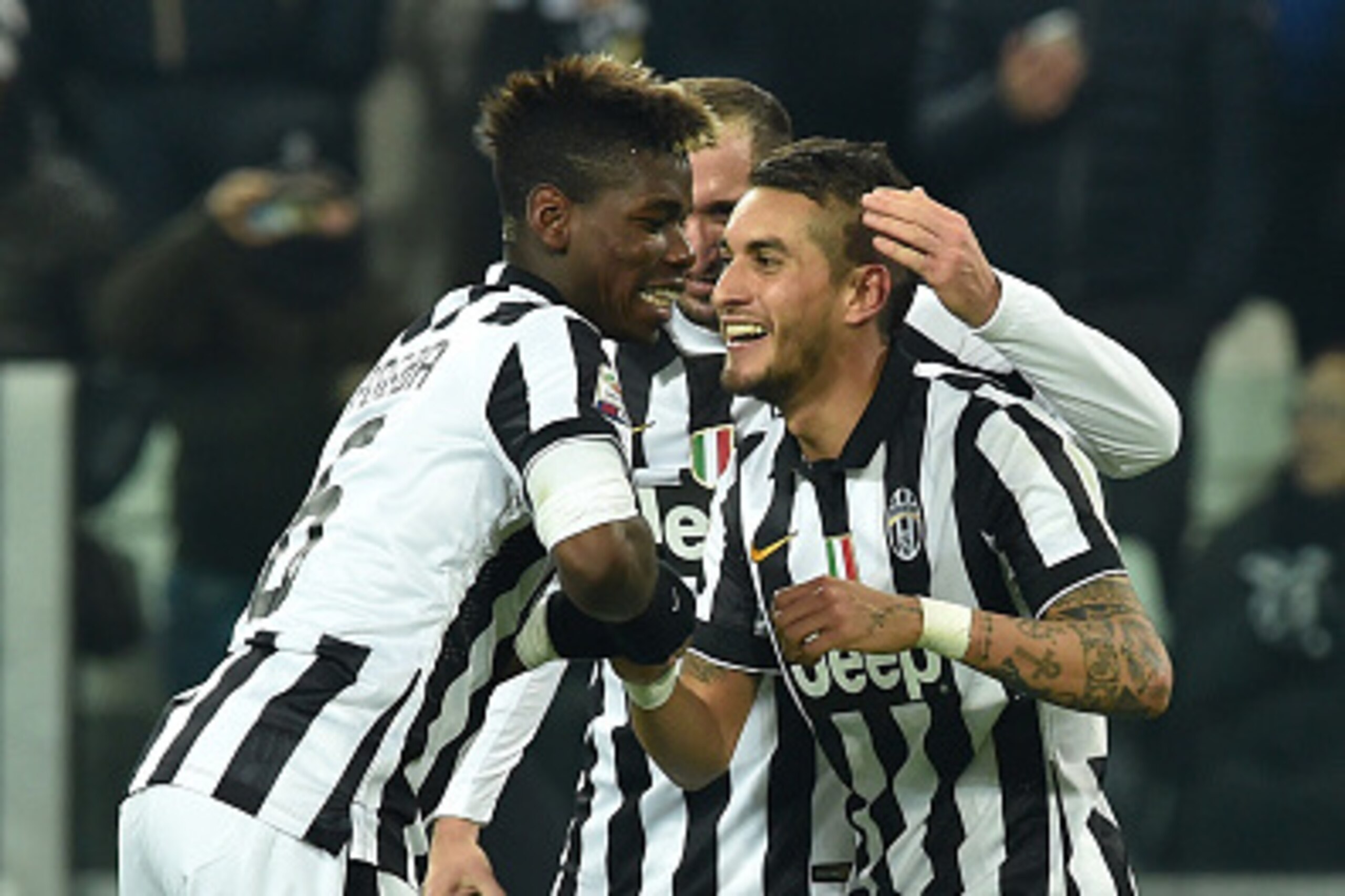 TURIN, ITALY - JANUARY 18: Roberto Pereyra (R) of Juventus FC celebrates a goal with team mate Paul Pogba (L) during the Serie A match between Juventus FC and Hellas Verona FC at Juventus Arena on January 18, 2015 in Turin, Italy. (Photo by Valerio Penn TURIN, ITALY - JANUARY 18: Roberto Pereyra (R) of Juventus FC celebrates a goal with team mate Paul Pogba (L) during the Serie A match between Juventus FC and Hellas Verona FC at Juventus Arena on January 18, 2015 in Turin, Italy. (Photo by Valerio Penn